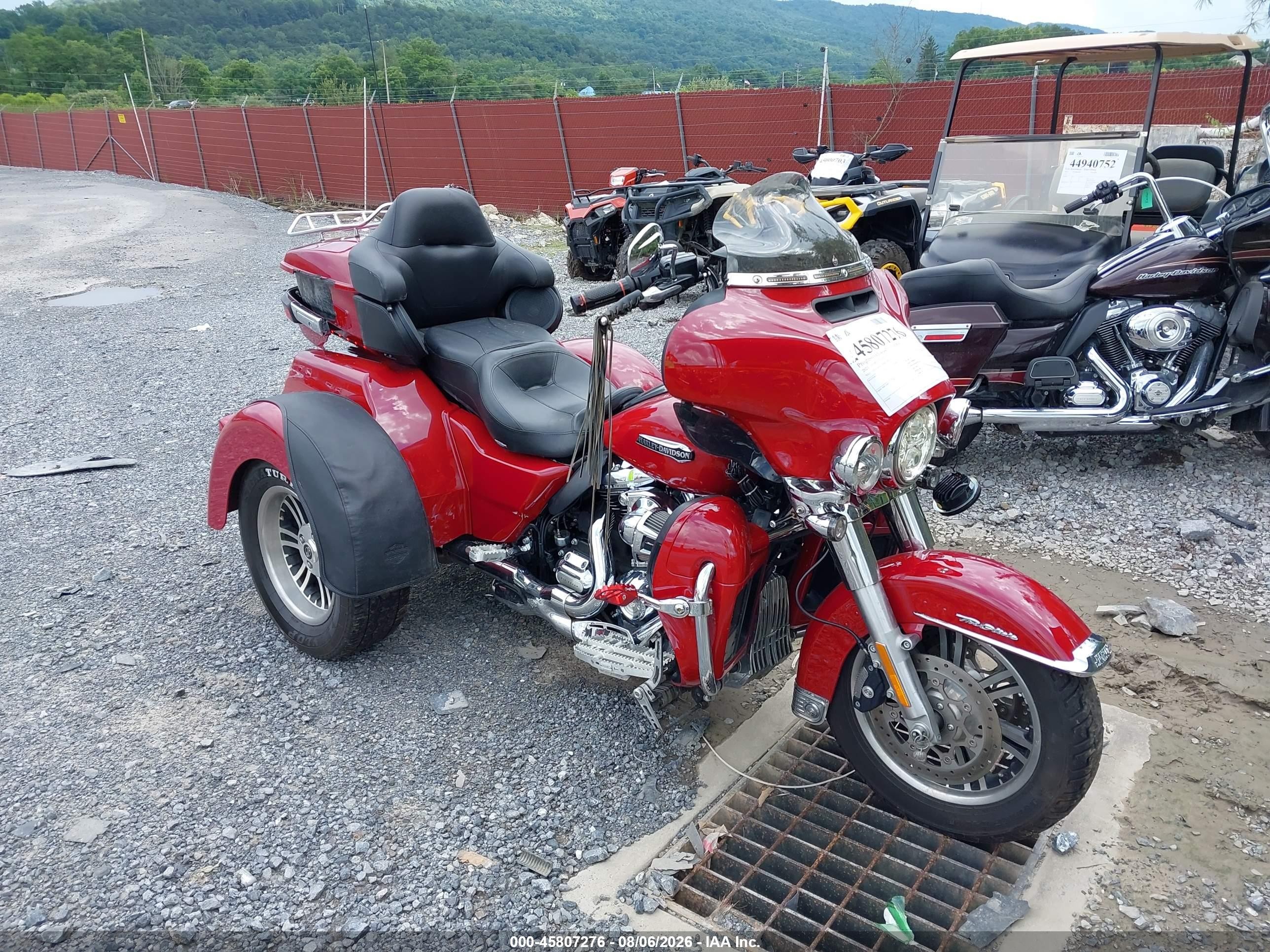 2021 Harley-Davidson FLHTCUTG VIN 1HD1MAF17MB852899 — IAAI salvage auction photo