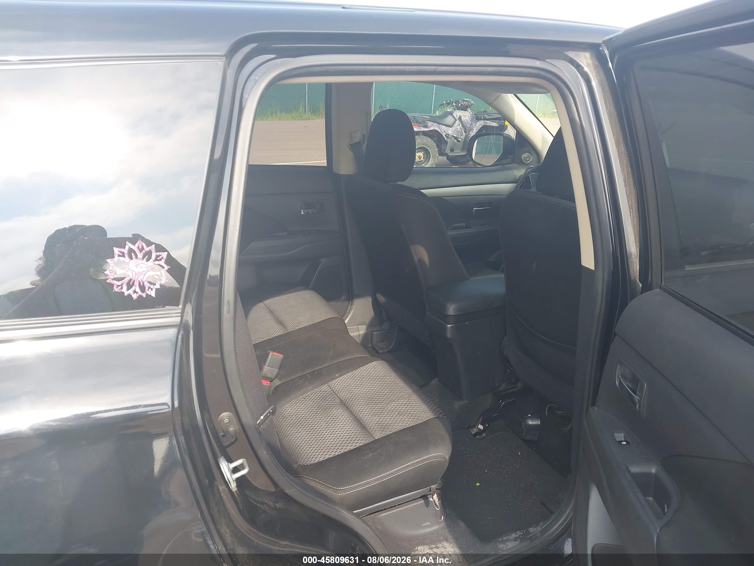 2018 Mitsubishi Outlander VIN JA4AZ3A31JZ016316 IAAI salvage auction — Side, Regular (South Dakota), sold $2,200 on 2026-09-12 (photo 8)