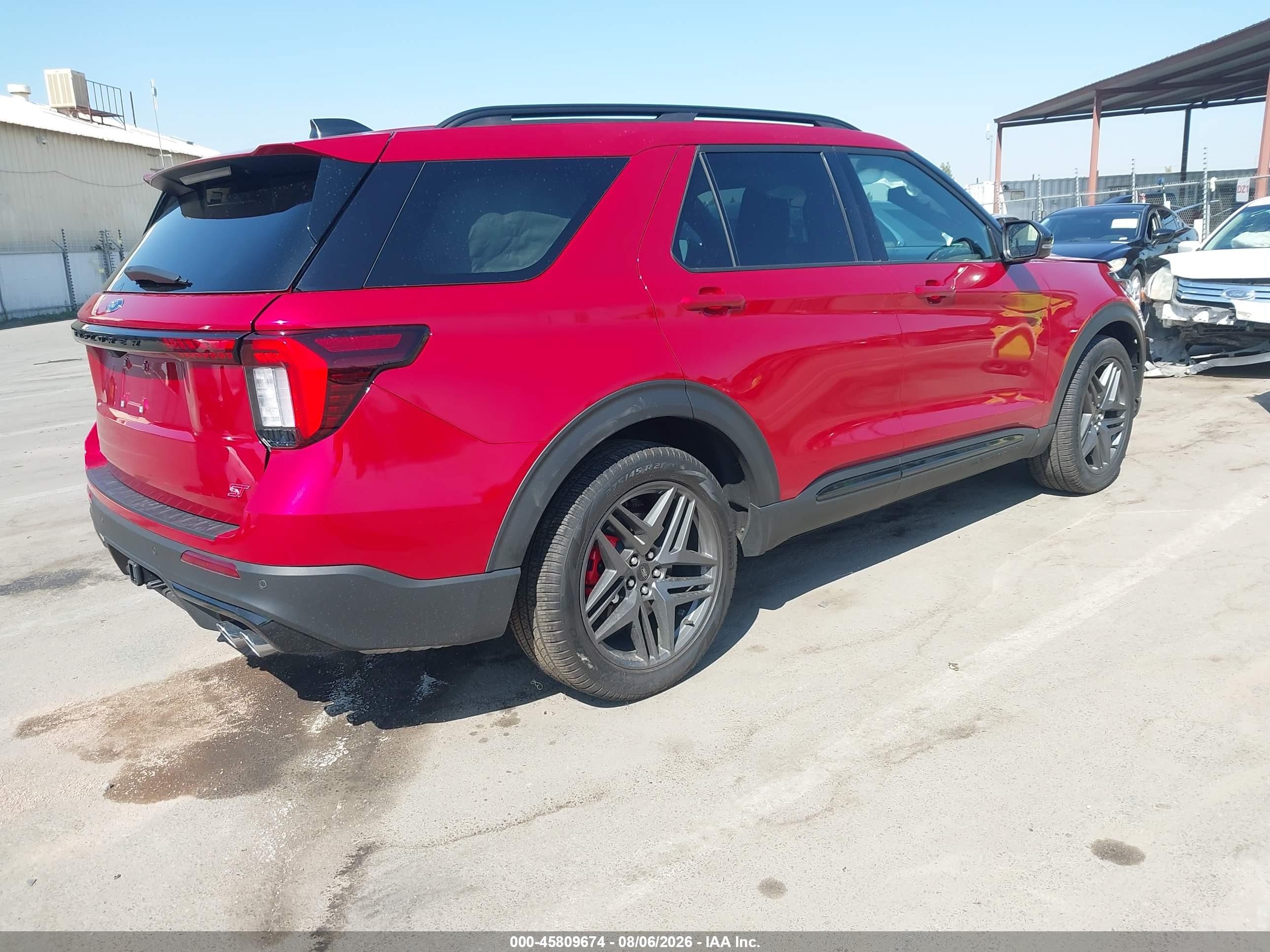 2025 Ford Explorer VIN 1FMWK8GC3SGC94017 IAAI salvage auction — Side, Salvage (California), sold $17,600 on 2026-09-18 (photo 4)