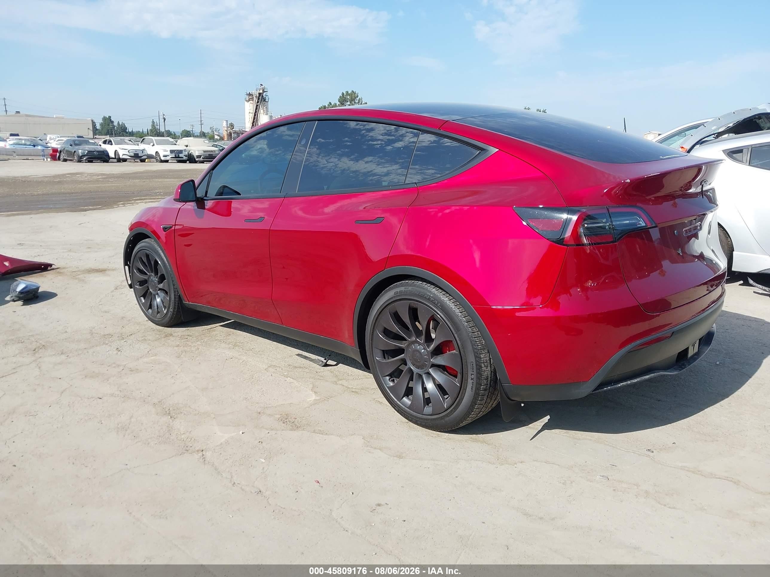 2024 Tesla Model y VIN 7SAYGDED5RF117527 IAAI salvage auction — Front End, Salvage (California), sold $11,800 on 2026-10-08 (photo 3)
