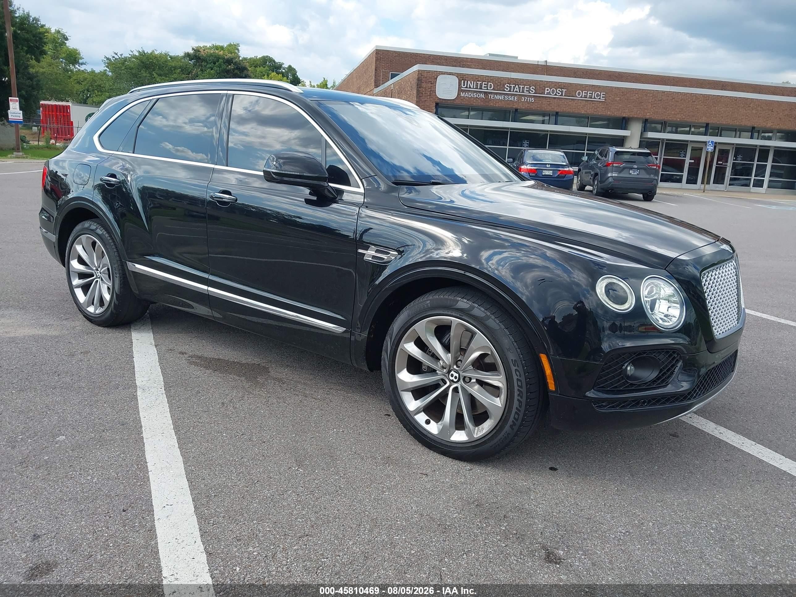 2017 Bentley Bentayga VIN SJAAC2ZV1HC013275 IAAI salvage auction — Normal Wear, Clear (Tennessee), sold $30,250 on 2026-08-13 (photo 1)