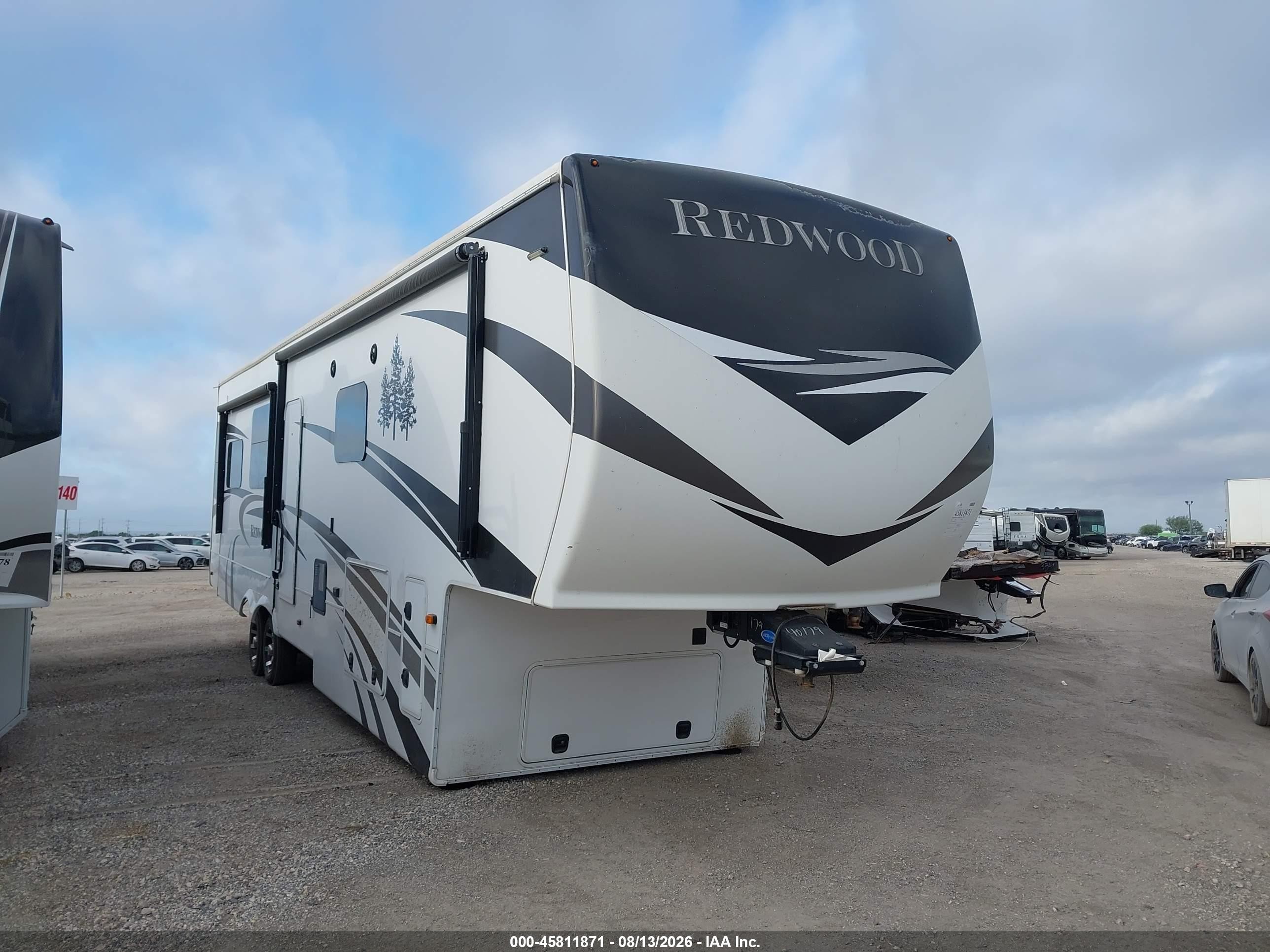 2020 Thor Other VIN 4YDF39023L9340179 IAAI salvage auction — Water/Flood, Certificate Of Destruction (Florida), sold $5,450 on 2026-09-28 (photo 1)