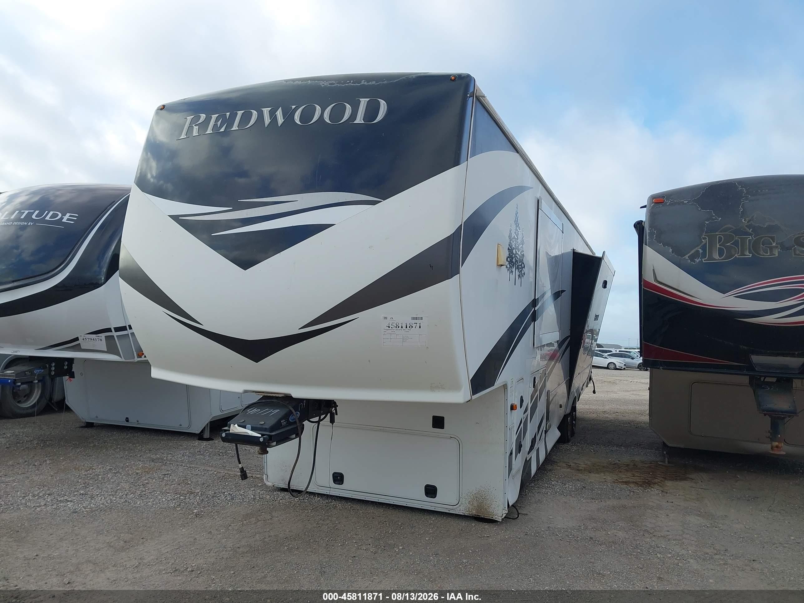 2020 Thor Other VIN 4YDF39023L9340179 IAAI salvage auction — Water/Flood, Certificate Of Destruction (Florida), sold $5,450 on 2026-09-28 (photo 2)