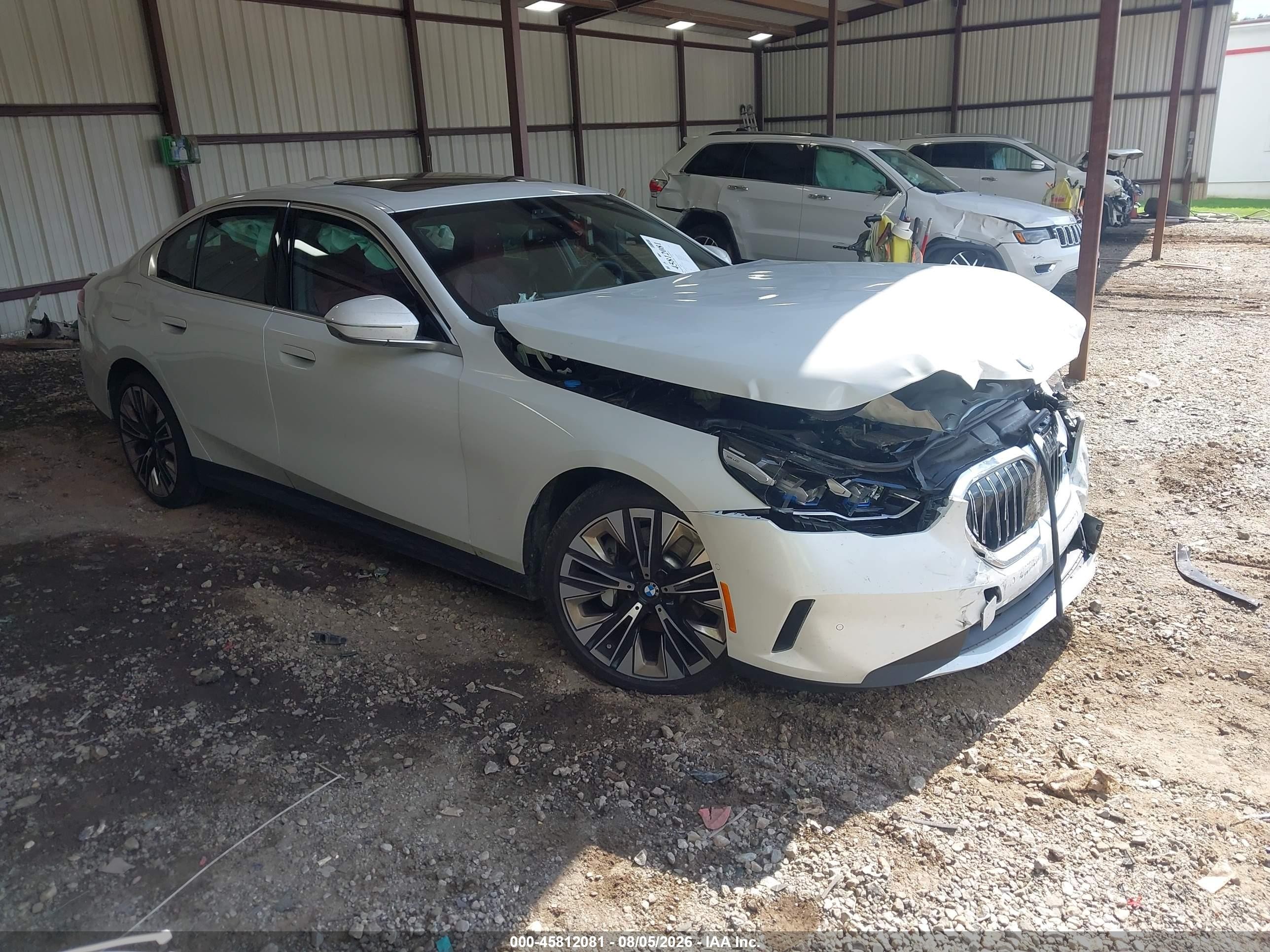 2025 BMW 5 Series VIN WBA43FJ06SCU41334 — IAAI salvage auction photo