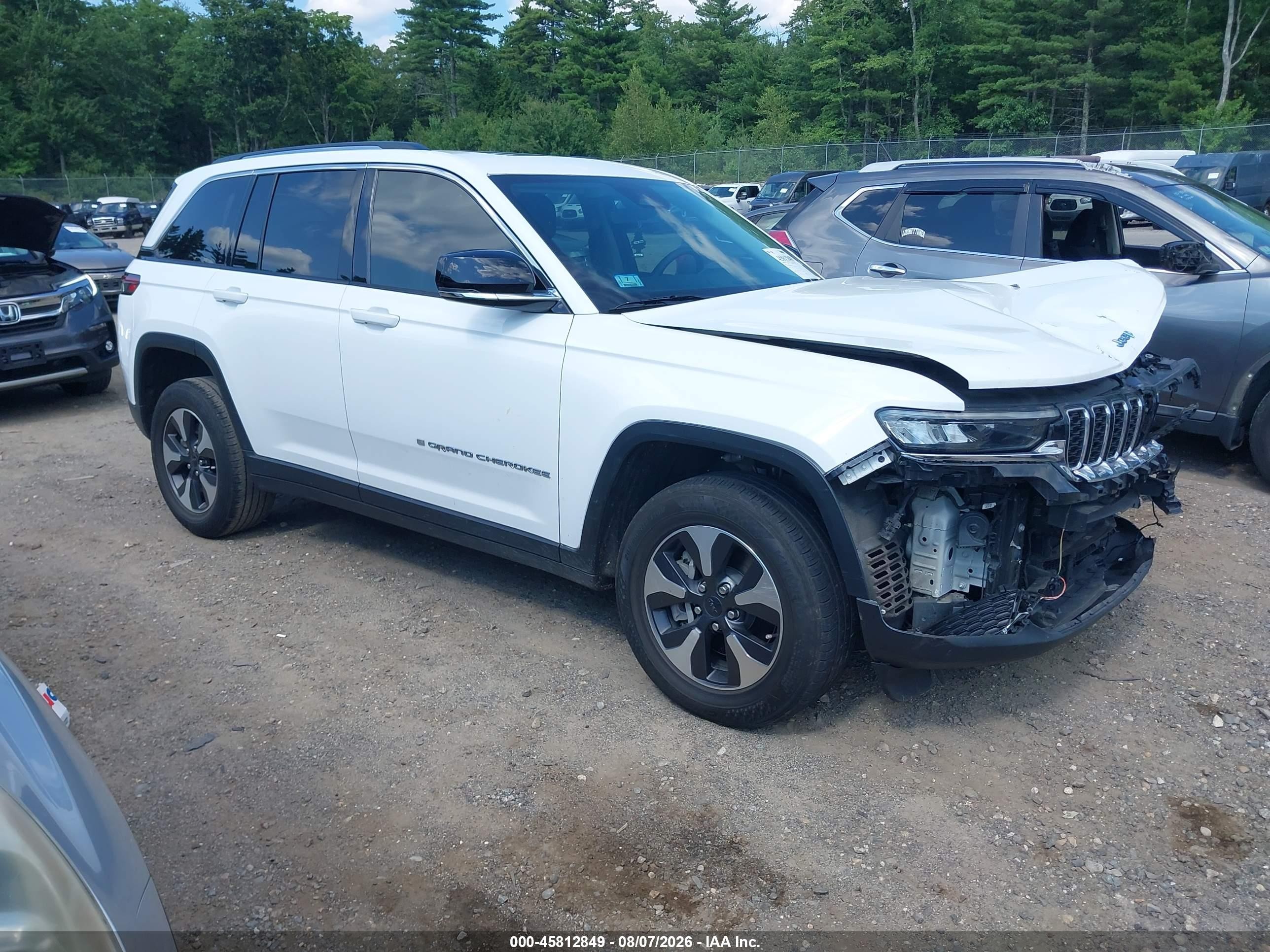 2024 Jeep Grand Cherokee VIN 1C4RJYB62R8959550 — IAAI salvage auction photo