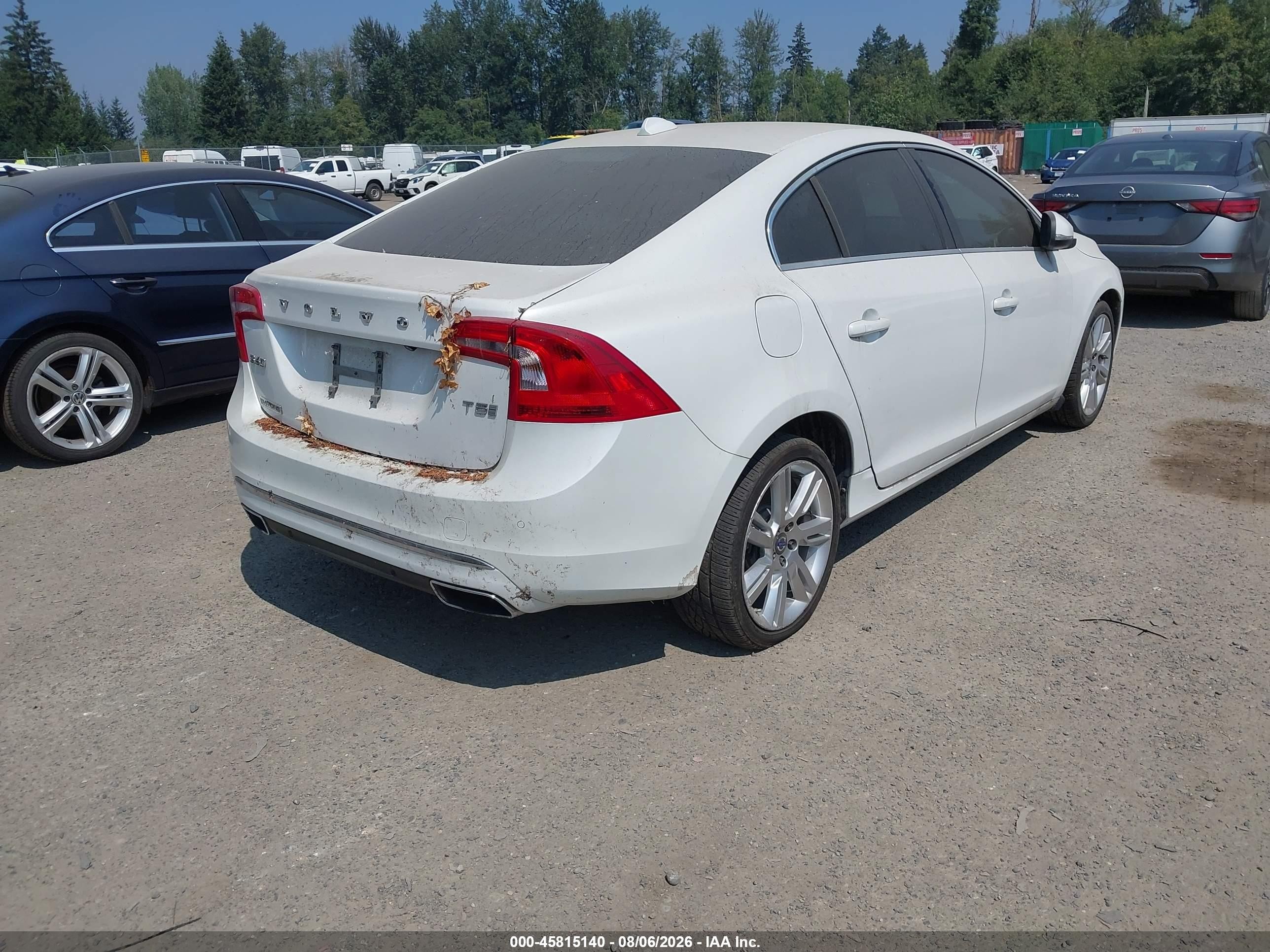2018 Volvo VIN LYV402HK2JB160081 IAAI salvage auction — Normal Wear, Clear (Washington), sold $850 on 2026-08-26 (photo 4)