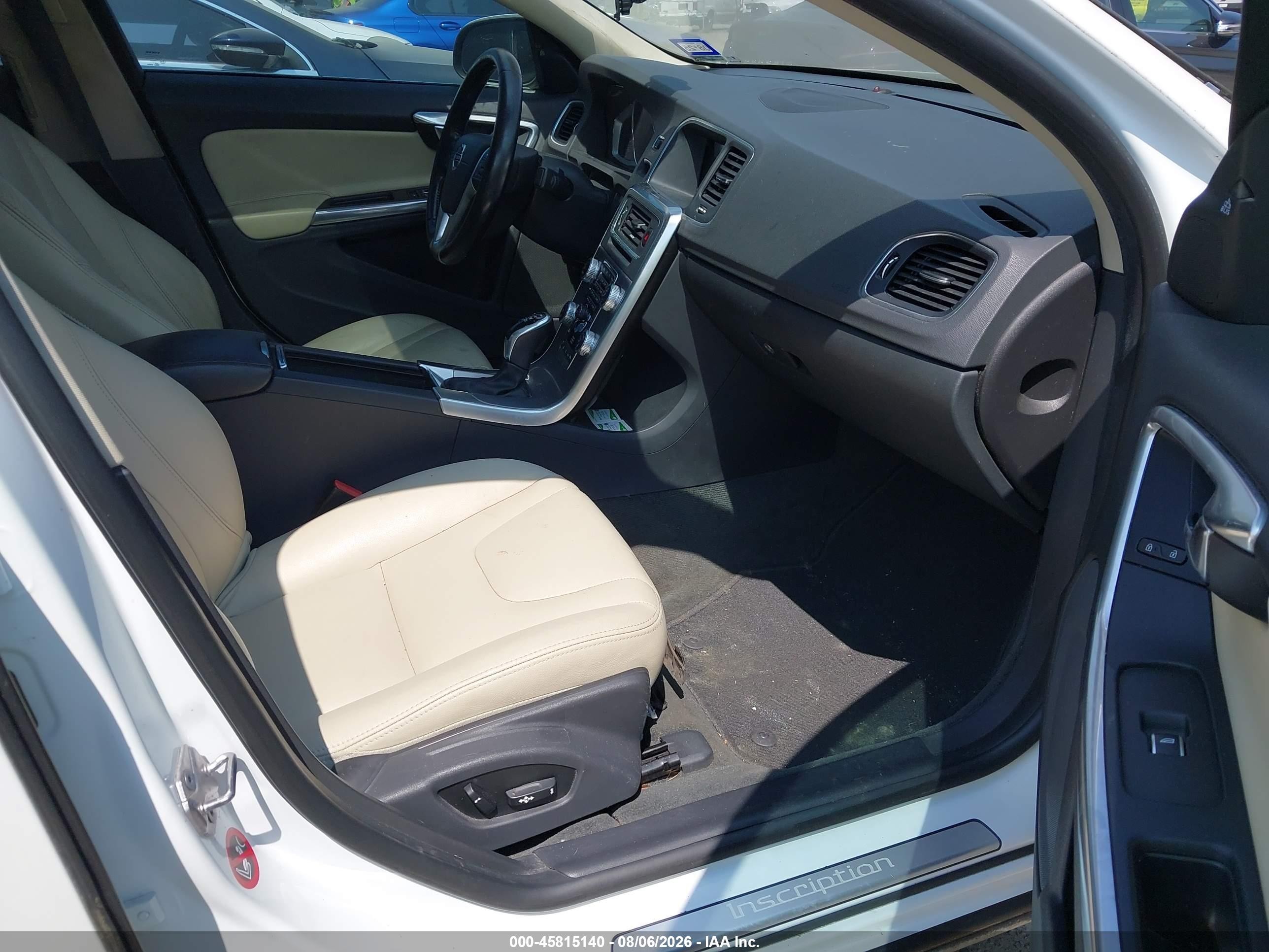 2018 Volvo VIN LYV402HK2JB160081 IAAI salvage auction — Normal Wear, Clear (Washington), sold $850 on 2026-08-26 (photo 5)