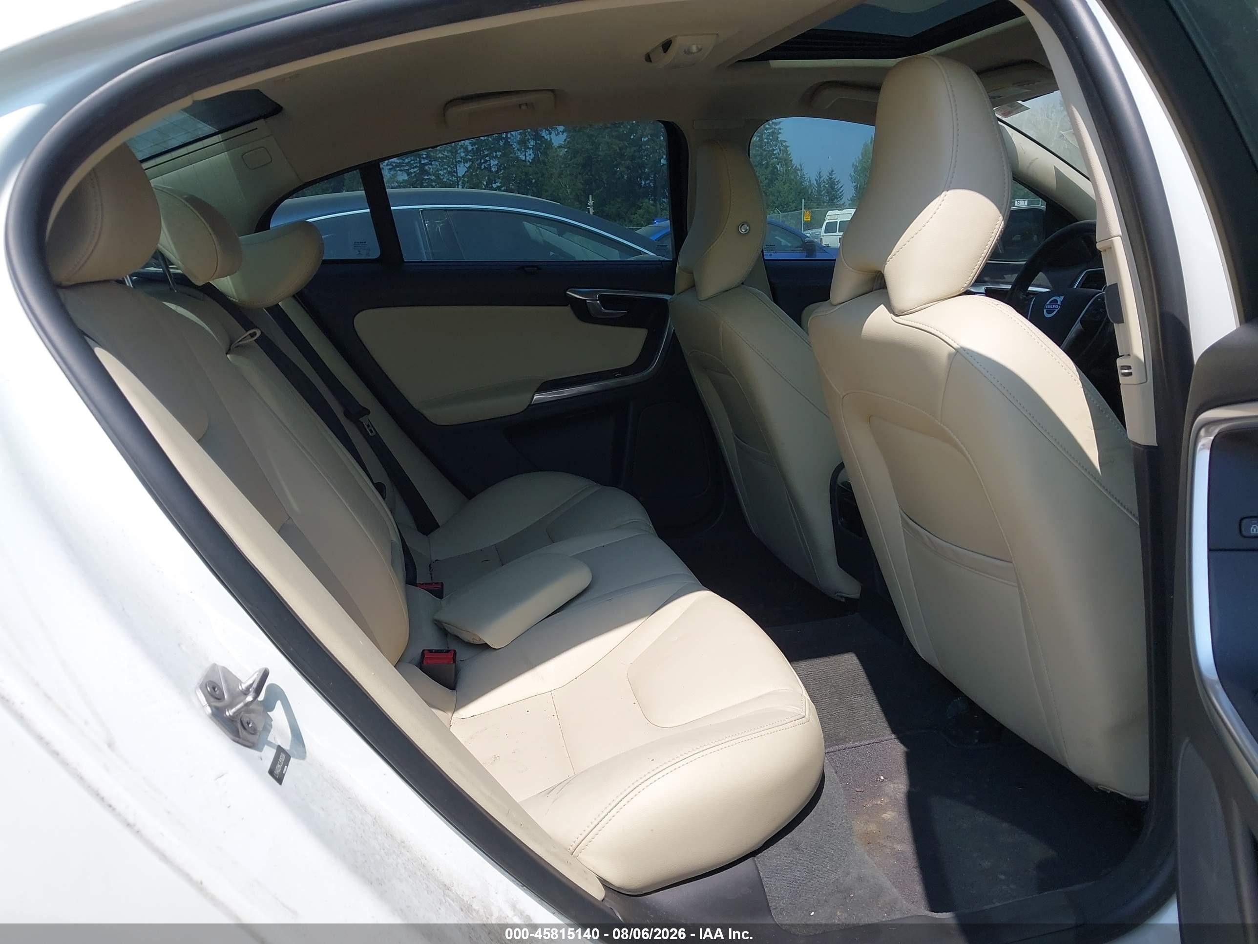 2018 Volvo VIN LYV402HK2JB160081 IAAI salvage auction — Normal Wear, Clear (Washington), sold $850 on 2026-08-26 (photo 8)