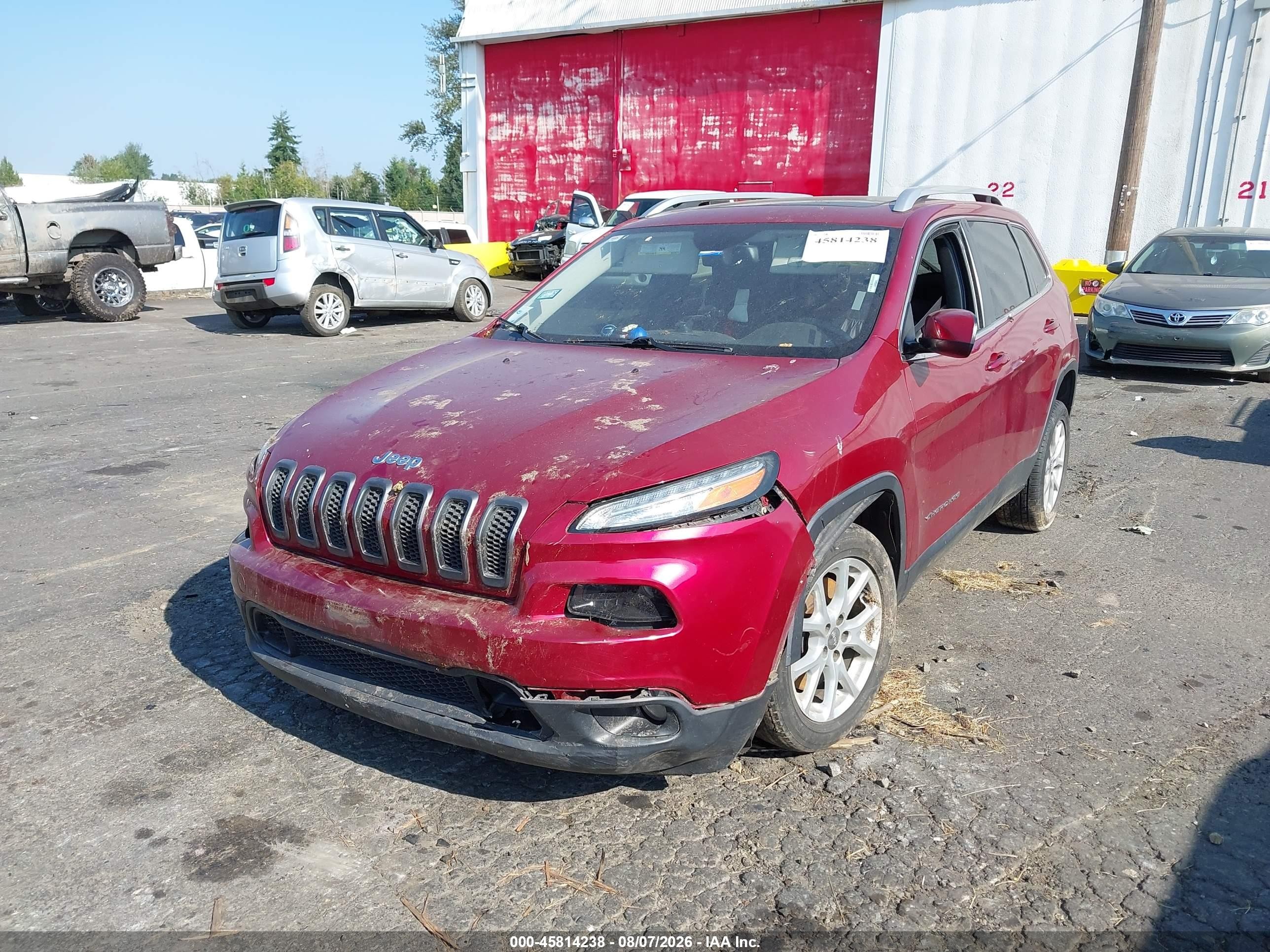2016 Jeep Cherokee VIN 1C4PJLCB9GW195565 IAAI salvage auction — Theft, Salvage (Oregon), sold $800 on 2026-10-11 (photo 6)