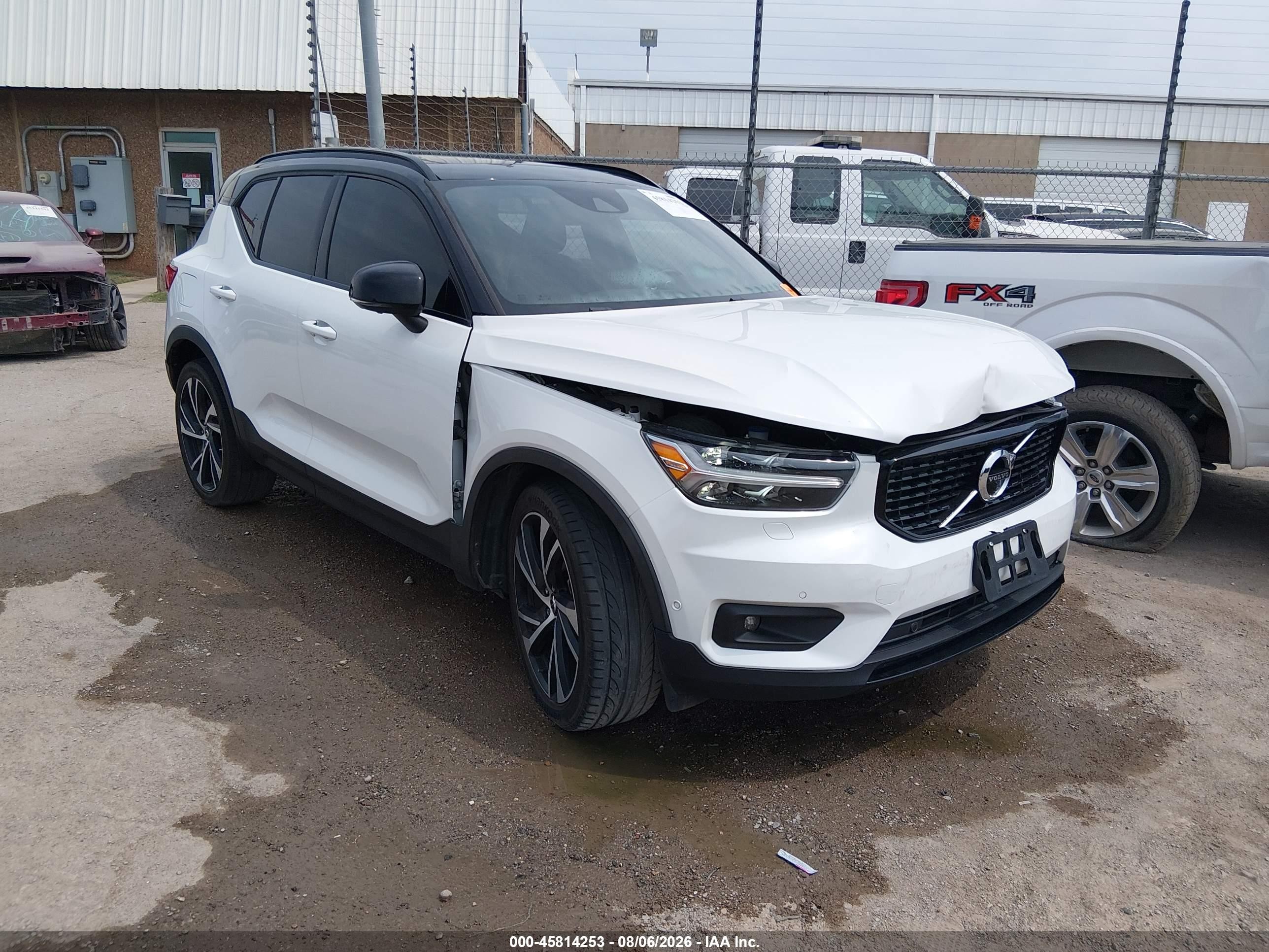 2019 Volvo XC40 VIN YV4162UM0K2111793 — IAAI salvage auction photo