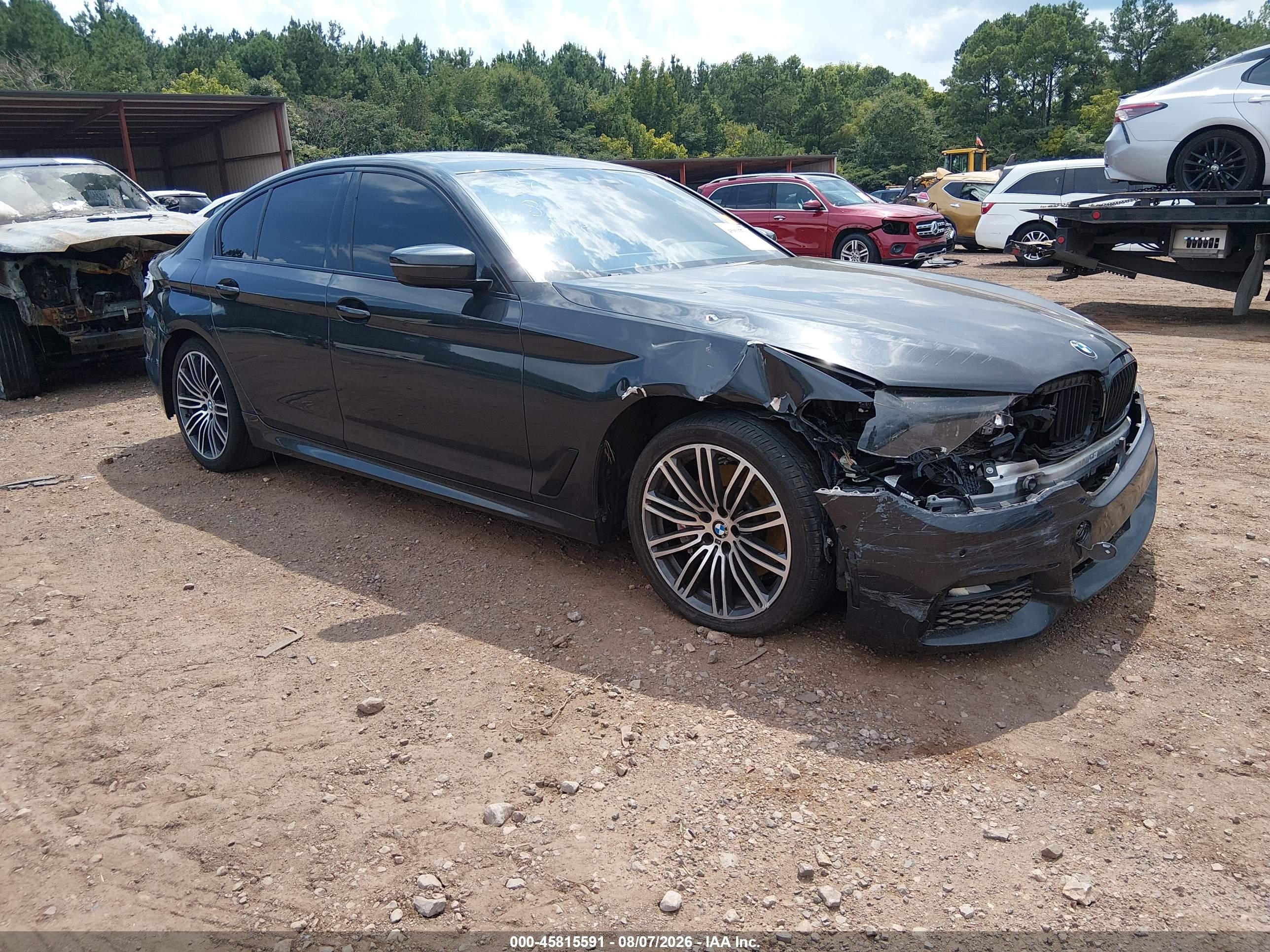 2019 BMW 5 Series VIN WBAJE5C56KWW17054 — IAAI salvage auction photo