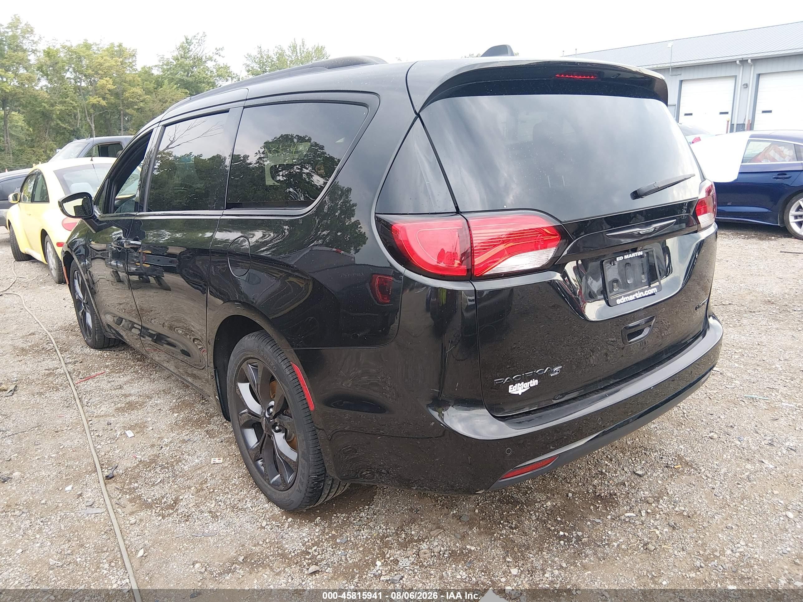 2018 Chrysler Pacifica VIN 2C4RC1GG4JR186558 IAAI salvage auction — Front End, Clear (Indiana), sold $4,050 on 2026-10-08 (photo 3)