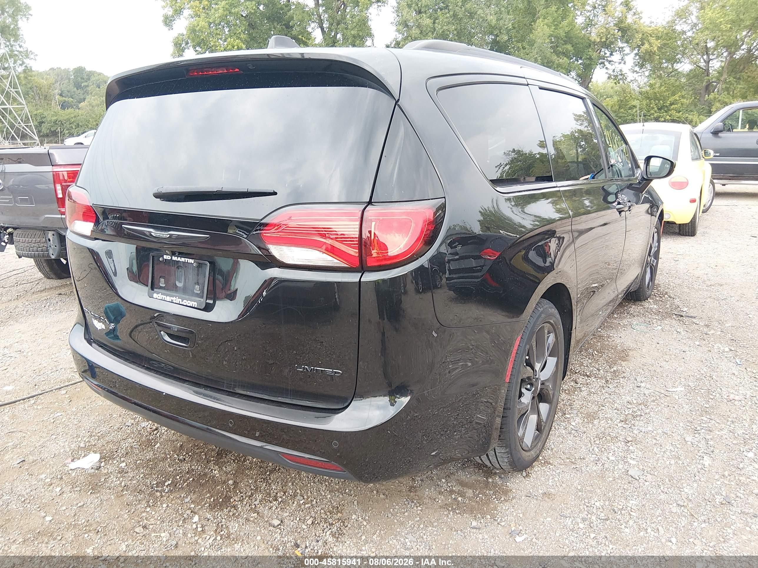 2018 Chrysler Pacifica VIN 2C4RC1GG4JR186558 IAAI salvage auction — Front End, Clear (Indiana), sold $4,050 on 2026-10-08 (photo 4)