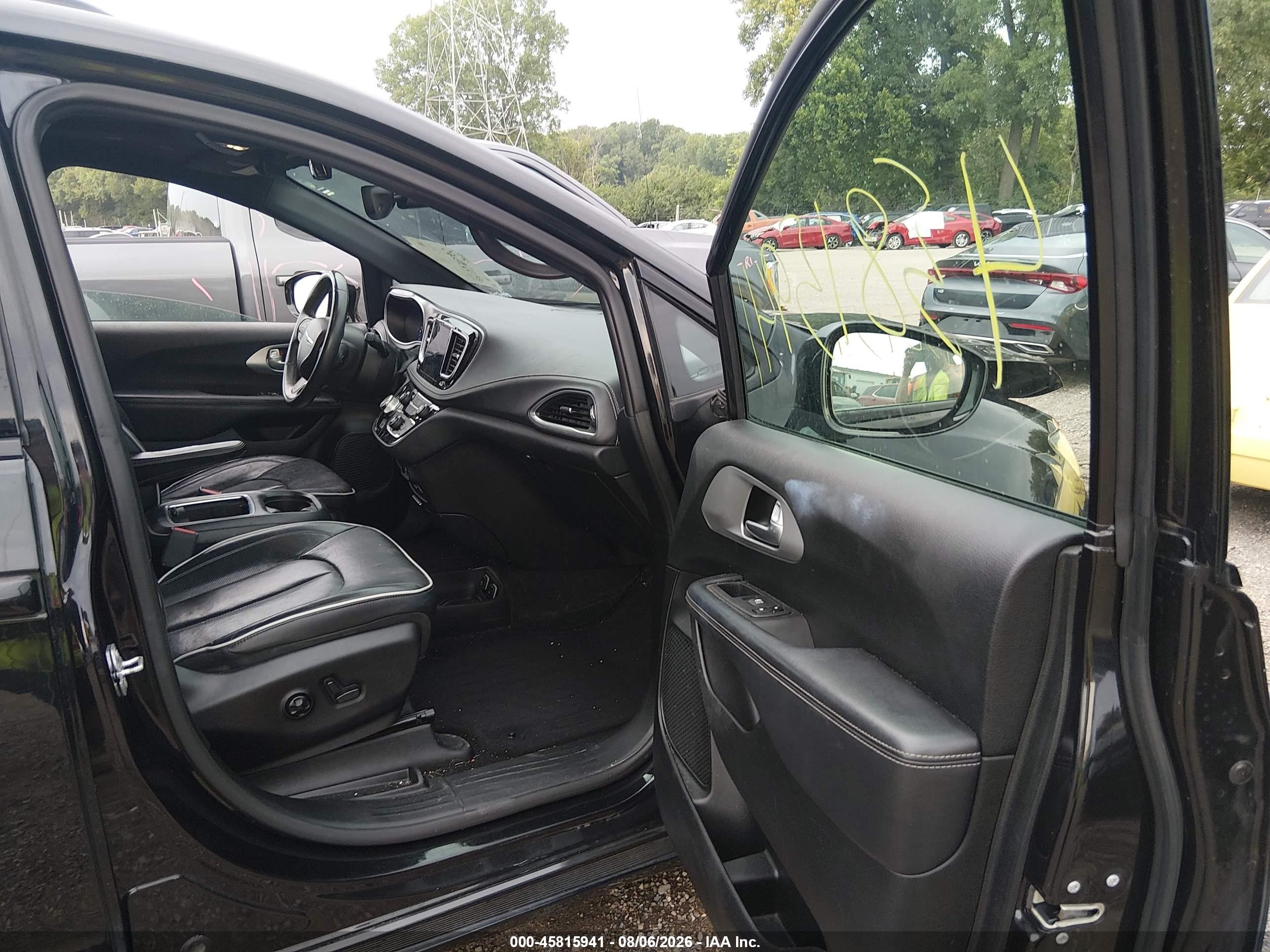 2018 Chrysler Pacifica VIN 2C4RC1GG4JR186558 IAAI salvage auction — Front End, Clear (Indiana), sold $4,050 on 2026-10-08 (photo 5)