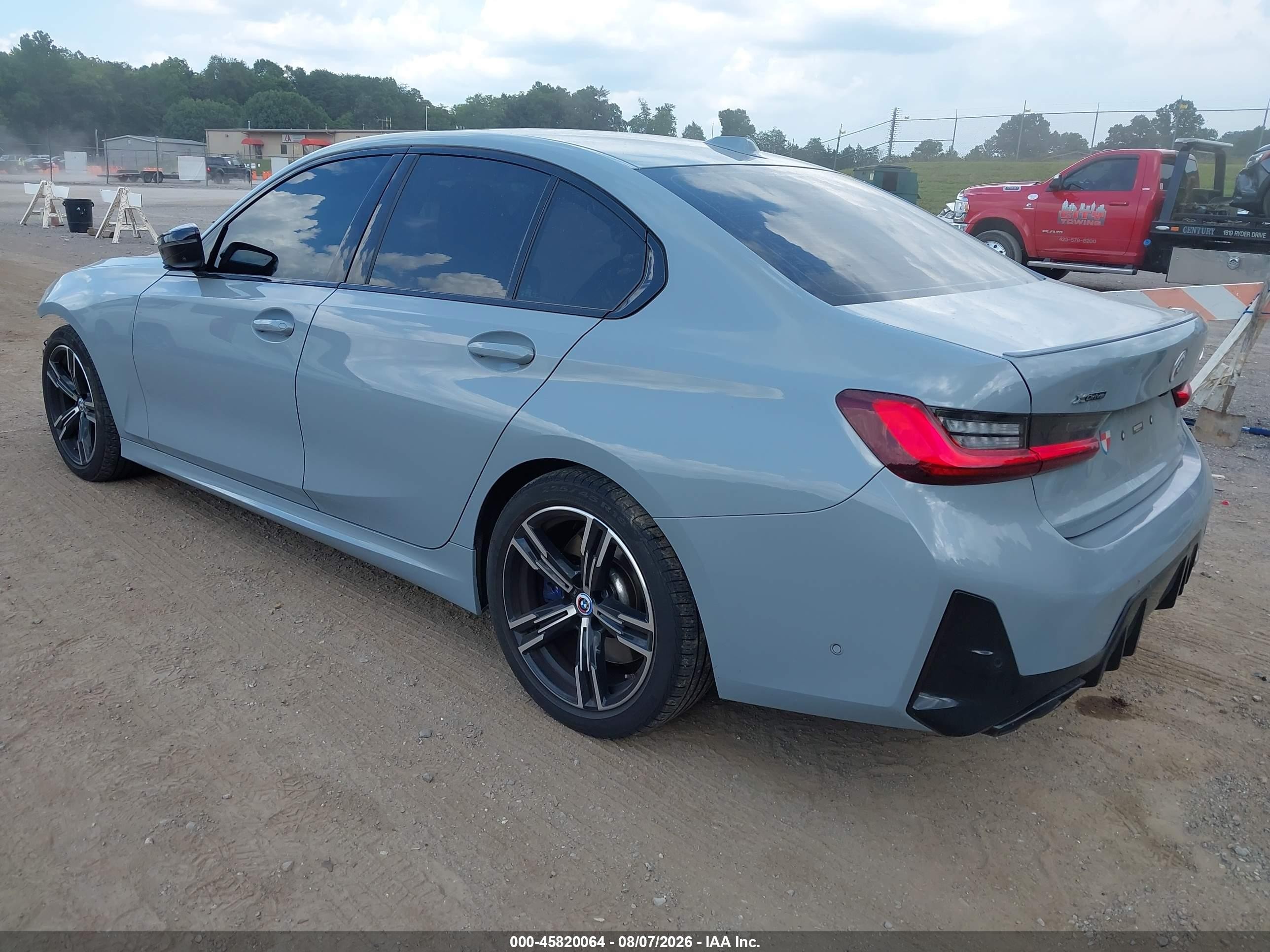 2023 BMW 3er VIN 3MW49FF08P8D17345 IAAI salvage auction — Side, Salvage (Tennessee), sold $25,250 on 2026-09-11 (photo 3)