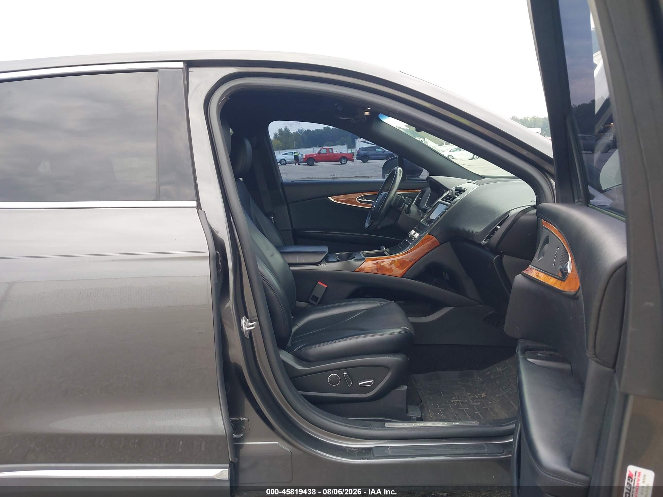 2019 Lincoln Nautilus VIN 2LMPJ6L93KBL41970 IAAI salvage auction — Front End, Salvage (Indiana), sold $2,800 on 2026-09-12 (photo 5)