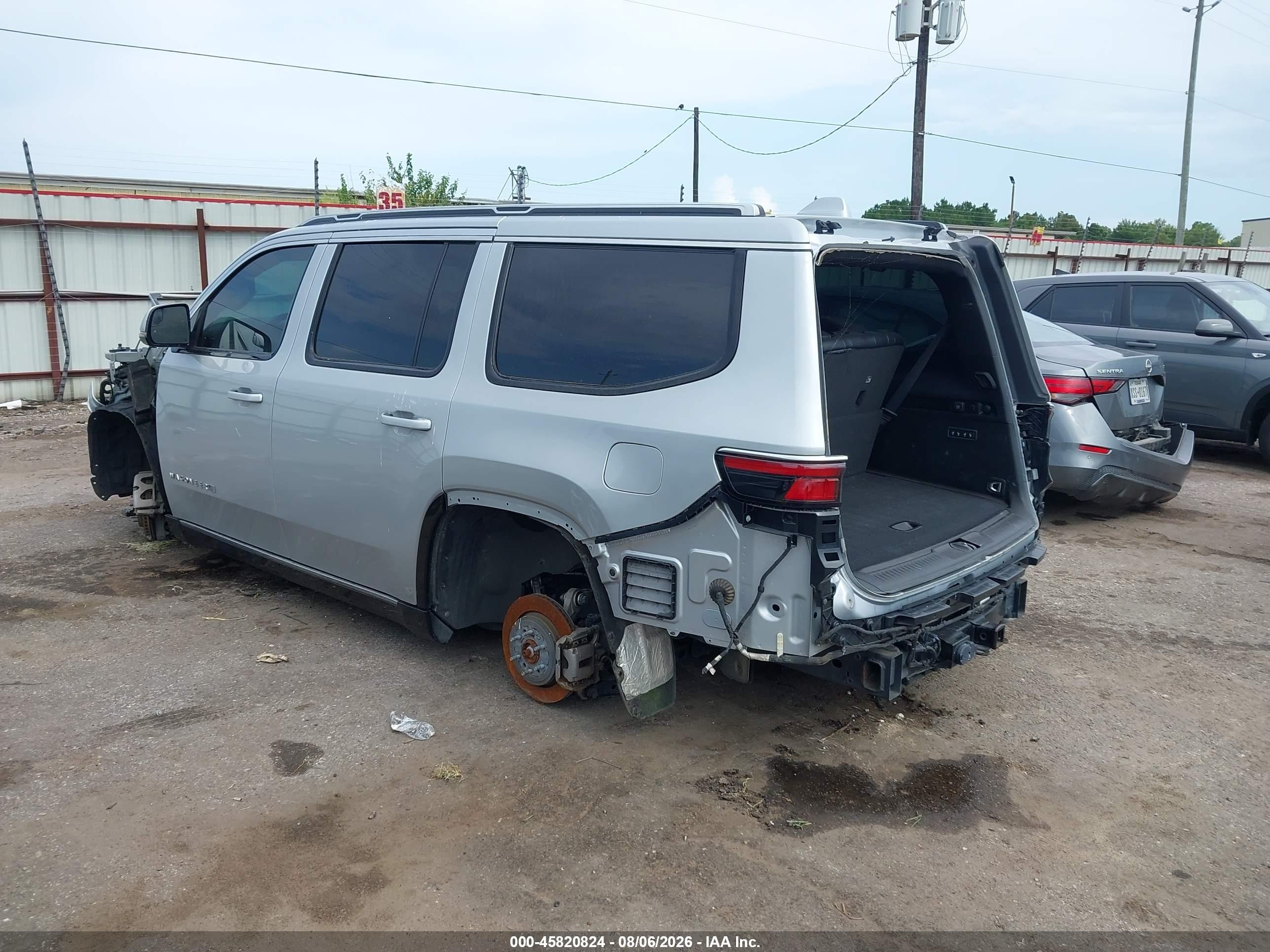 2022 Jeep Grand wagoneer VIN 1C4SJVDT8NS196840 IAAI salvage auction — Theft, Salvage (Texas), sold $8,800 on 2026-09-18 (photo 3)