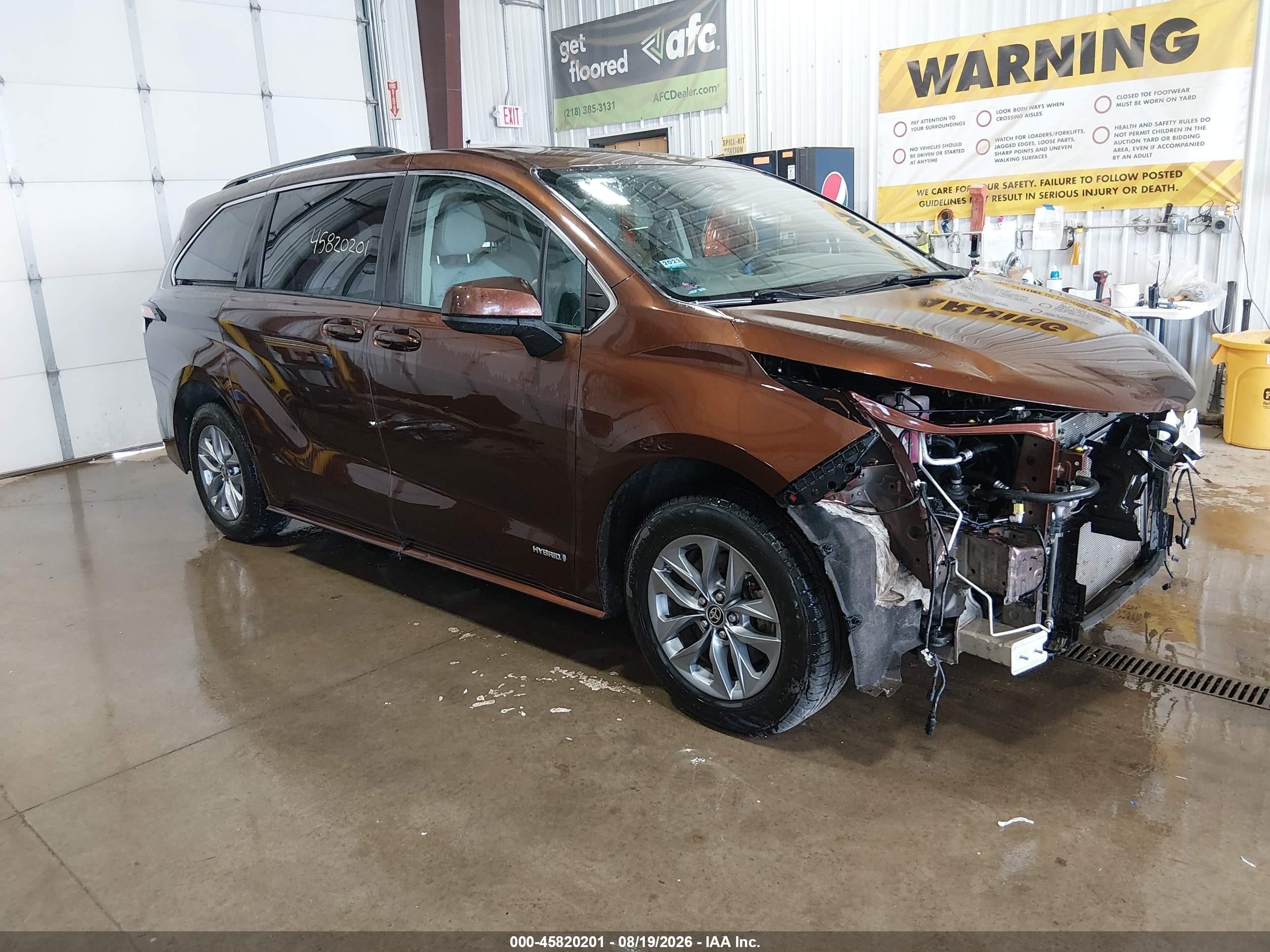 2021 Toyota Sienna VIN 5TDKSKFC1MS038677 — IAAI salvage auction photo