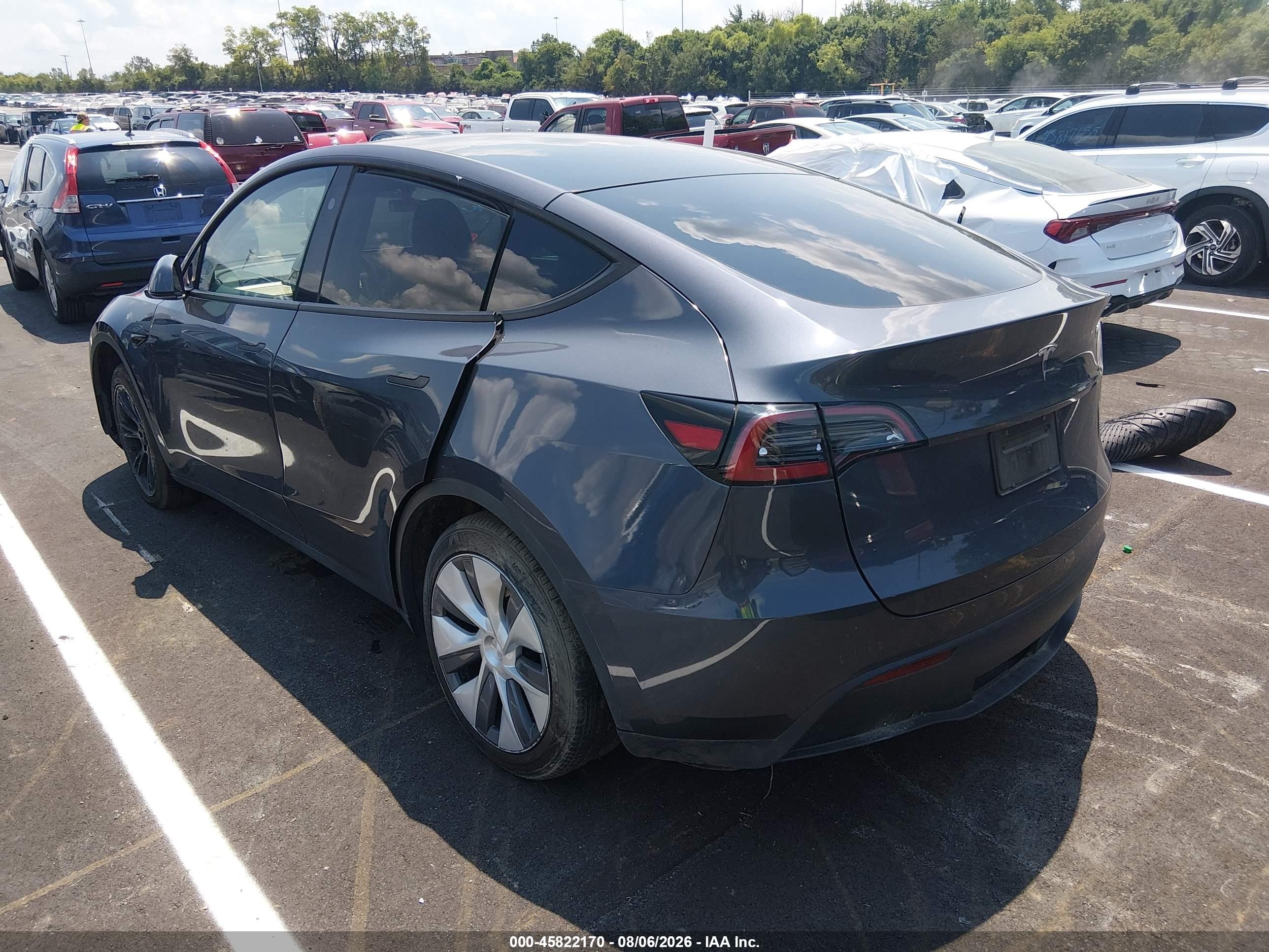 2023 Tesla Model Y VIN 7SAYGDED7PF948122 IAAI salvage auction — Side, Salvage (Tennessee), sold $8,600 on 2026-09-12 (photo 3)