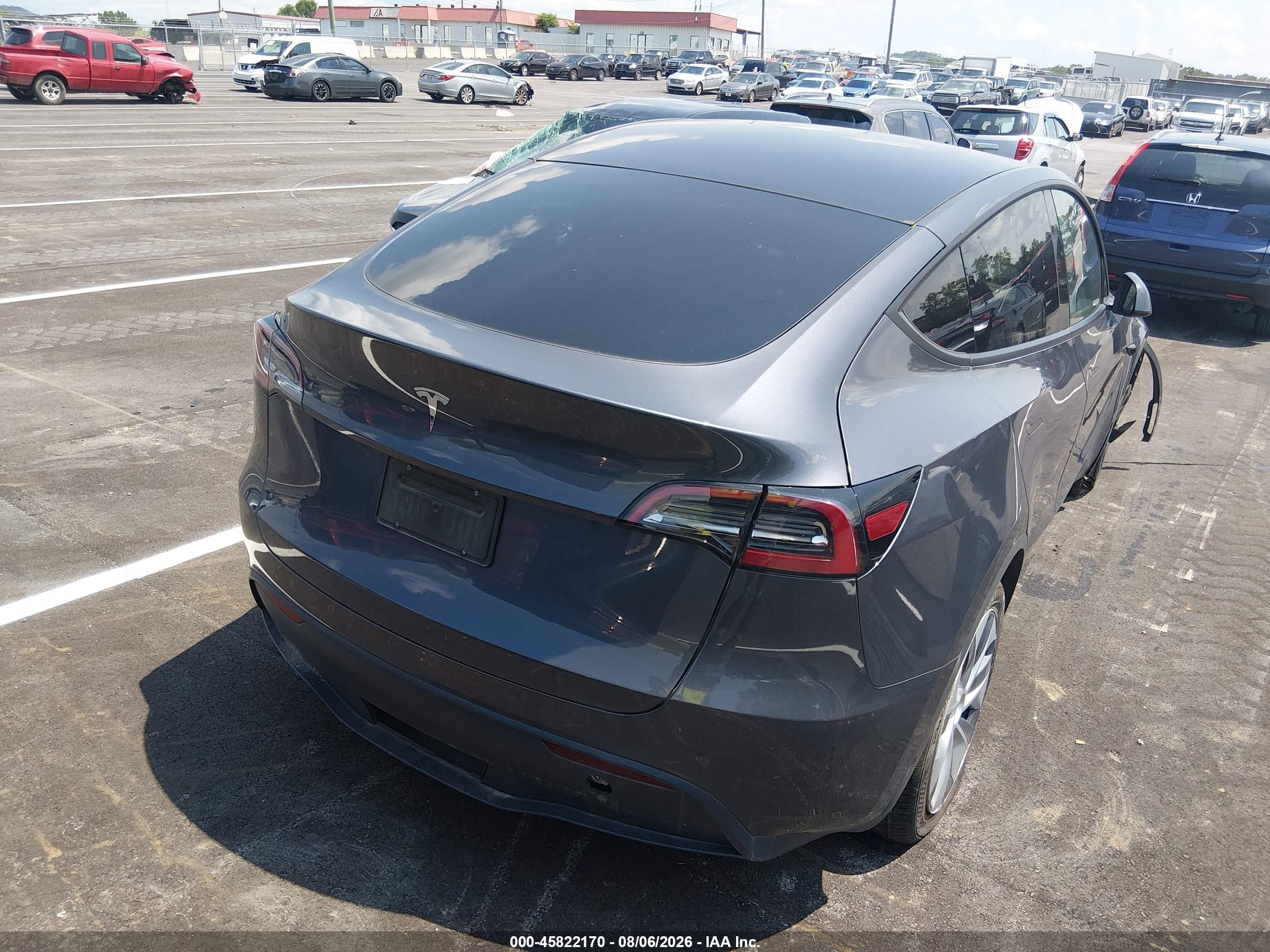 2023 Tesla Model Y VIN 7SAYGDED7PF948122 IAAI salvage auction — Side, Salvage (Tennessee), sold $8,600 on 2026-09-12 (photo 4)