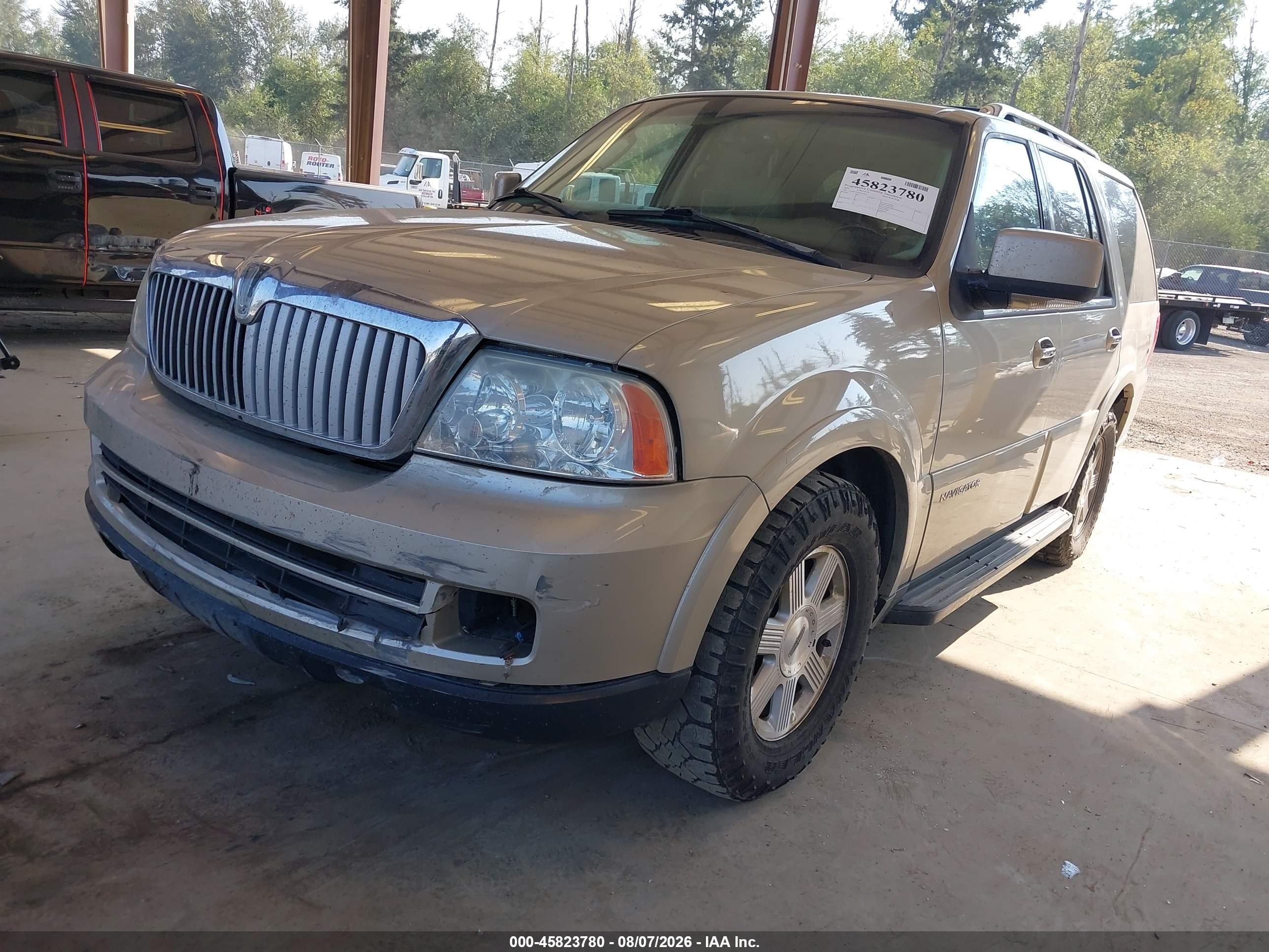 2005 Lincoln Navigator VIN 5LMFU28545LJ14673 IAAI salvage auction — Side, Bill Of Sale (Washington), sold $350 on 2026-09-14 (photo 2)