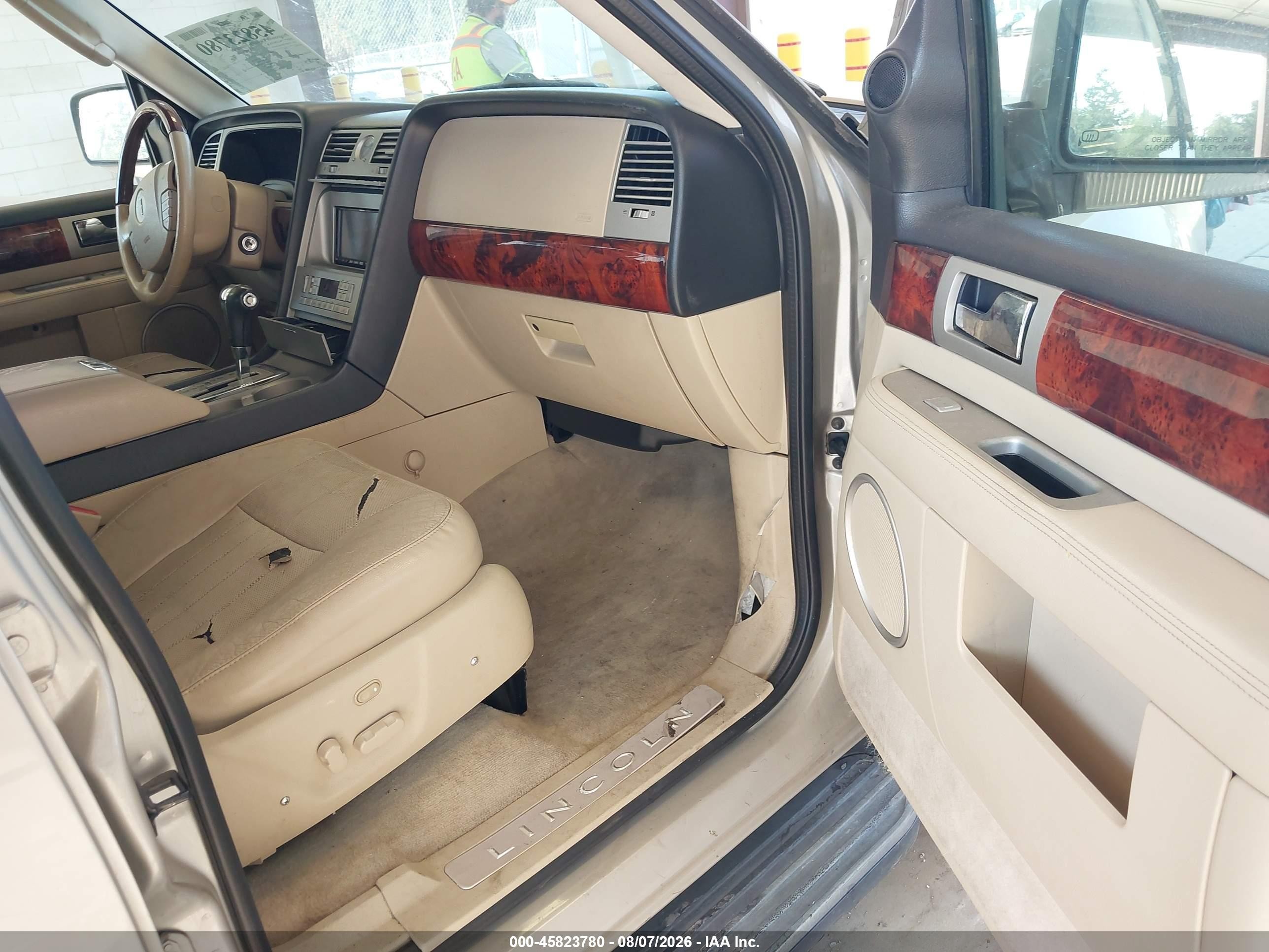 2005 Lincoln Navigator VIN 5LMFU28545LJ14673 IAAI salvage auction — Side, Bill Of Sale (Washington), sold $350 on 2026-09-14 (photo 5)