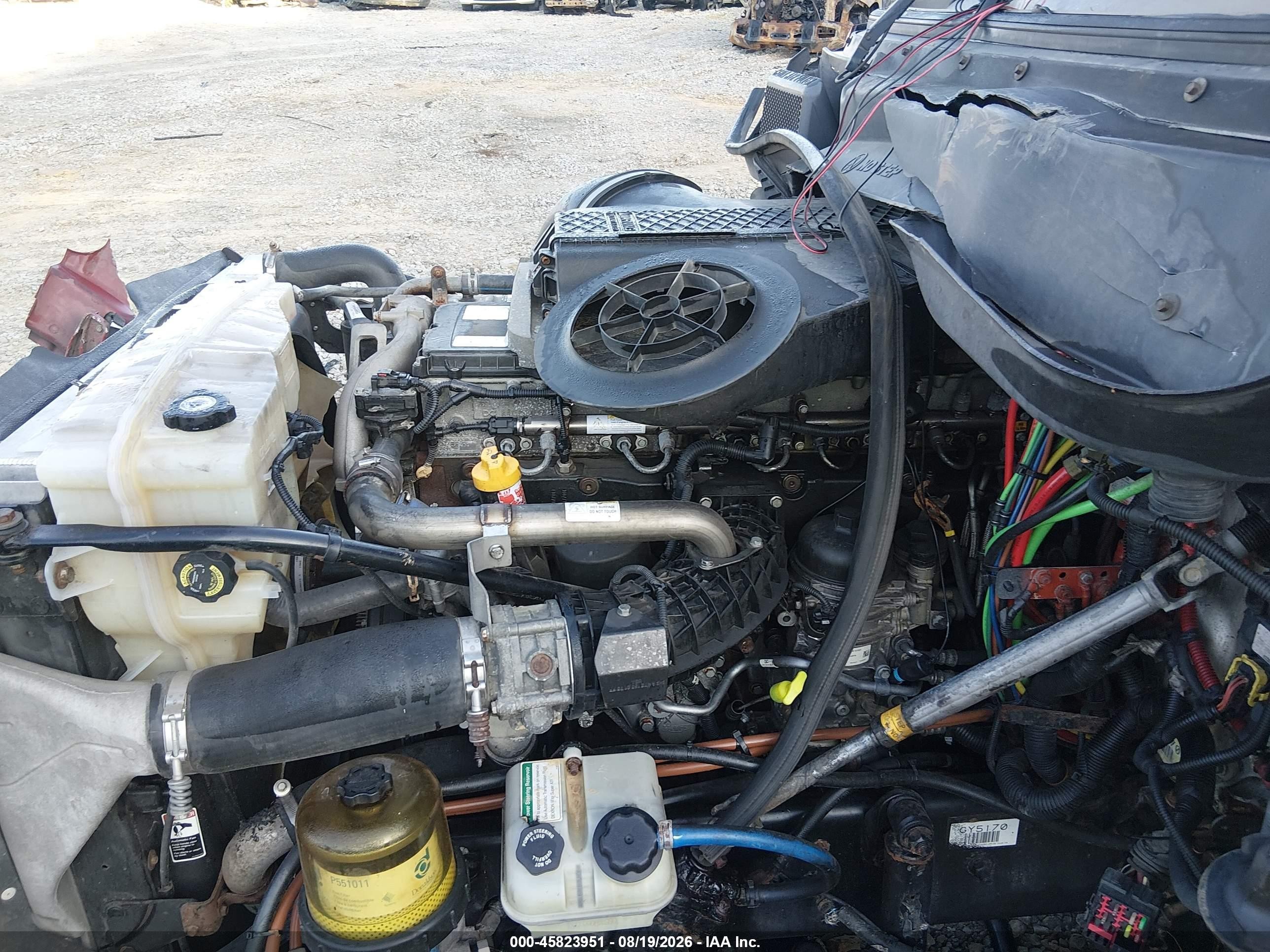 2016 Freightliner Cascadia 125 VIN 3AKJGLDR2GSGY5170 IAAI salvage auction — All Over, Salvage (Alabama), sold $3,200 on 2026-09-18 (photo 9)