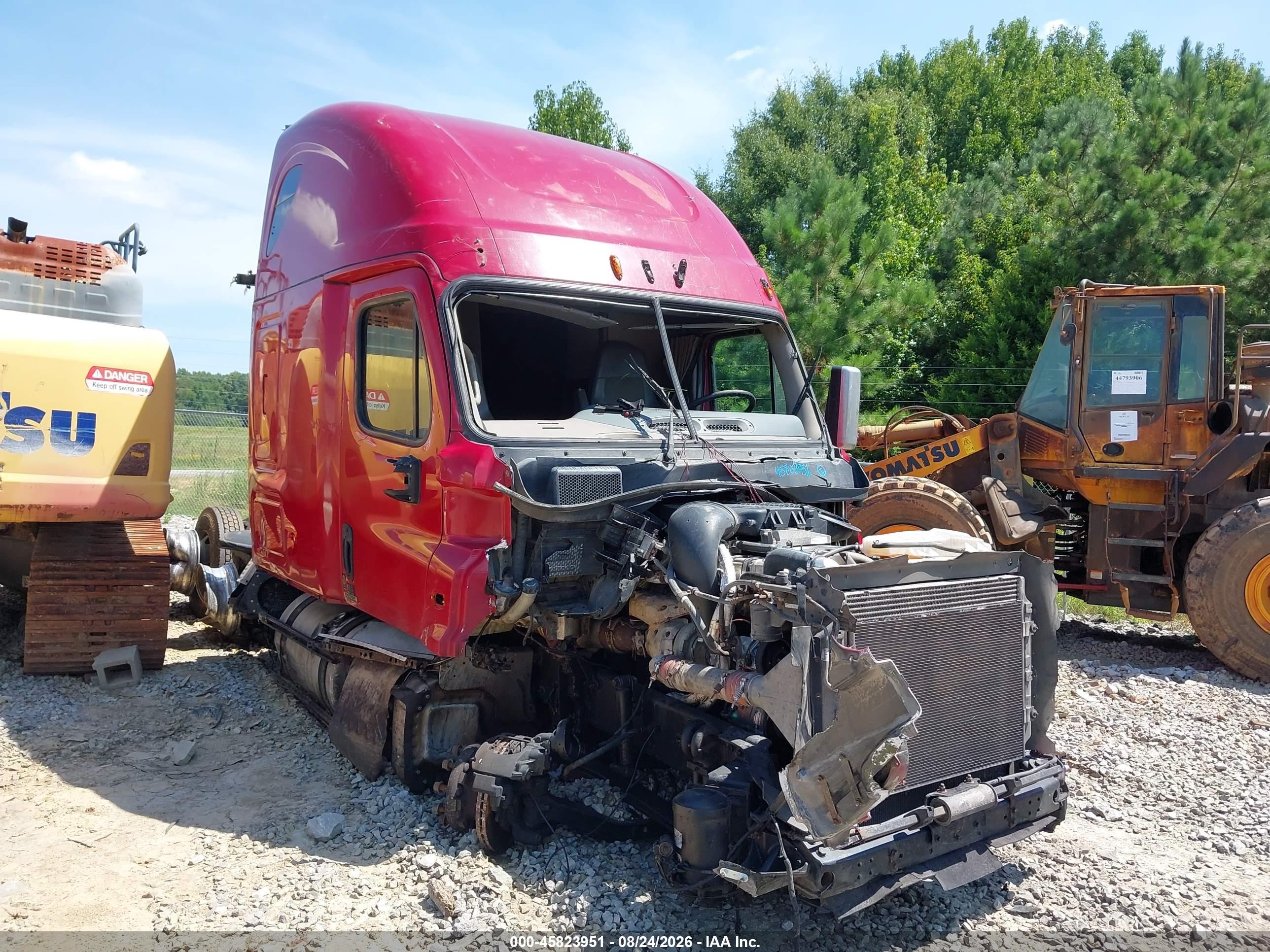 2016 Freightliner Cascadia 125 VIN 3AKJGLDR2GSGY5170 IAAI salvage auction — All Over, Salvage (Alabama), sold $3,200 on 2026-09-18 (photo 1)