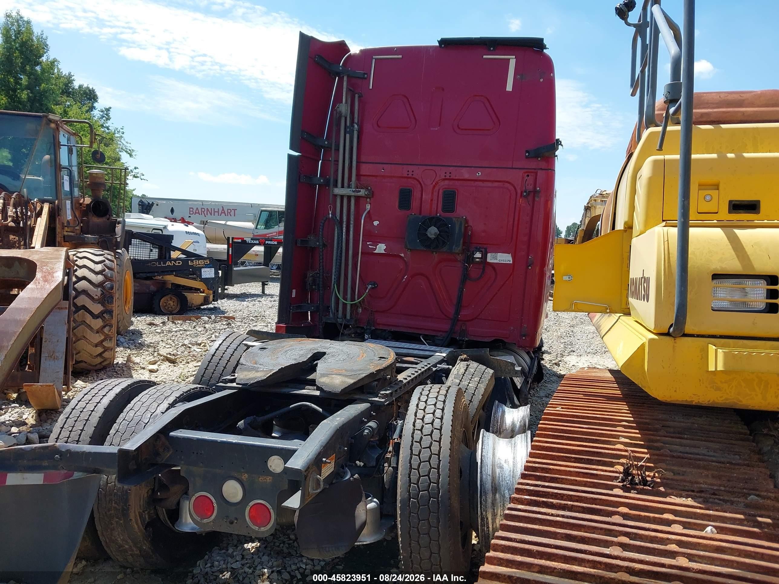 2016 Freightliner Cascadia 125 VIN 3AKJGLDR2GSGY5170 IAAI salvage auction — All Over, Salvage (Alabama), sold $3,200 on 2026-09-18 (photo 4)