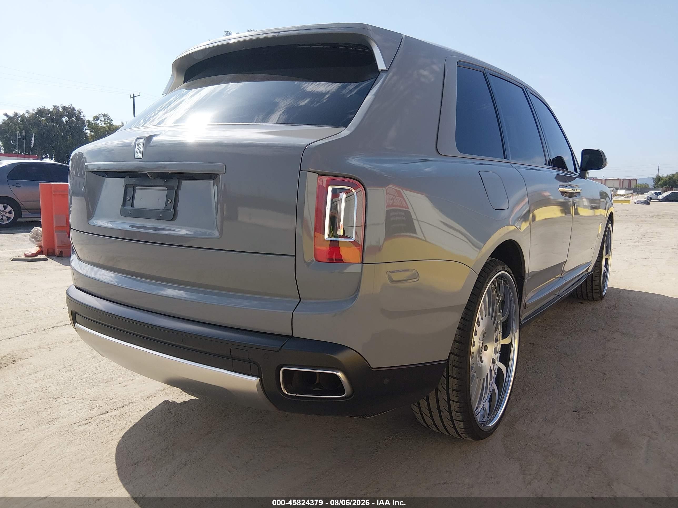 2019 Rolls-royce Cullinan VIN SLA689X50KU114060 IAAI salvage auction — Normal Wear, Clear (California), sold $170,500 on 2026-09-02 (photo 4)