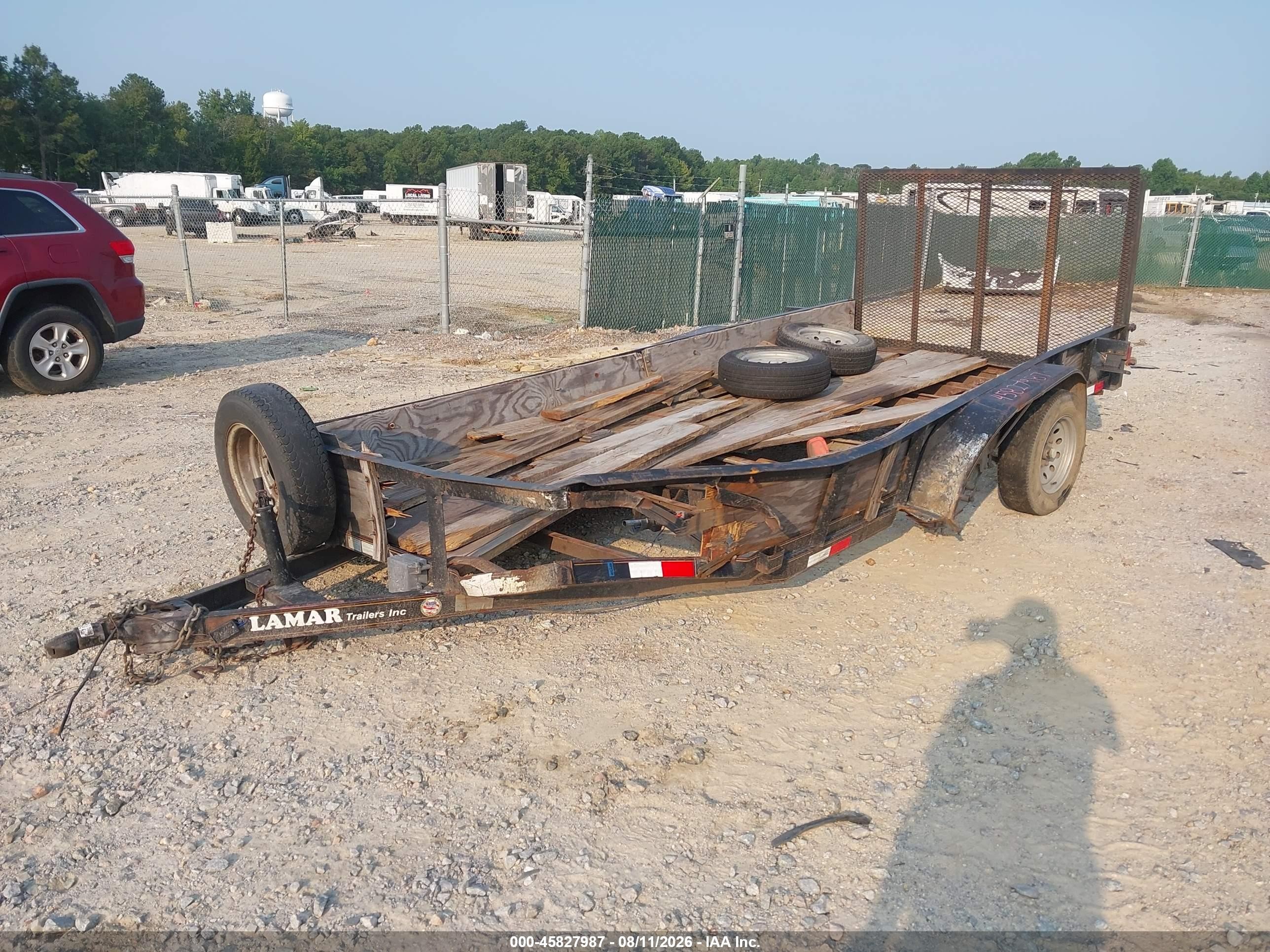 2007 Lamar Trailer VIN 5RVSL16217M001682 IAAI salvage auction — Side, Salvage (North Carolina), sold $100 on 2026-09-30 (photo 2)