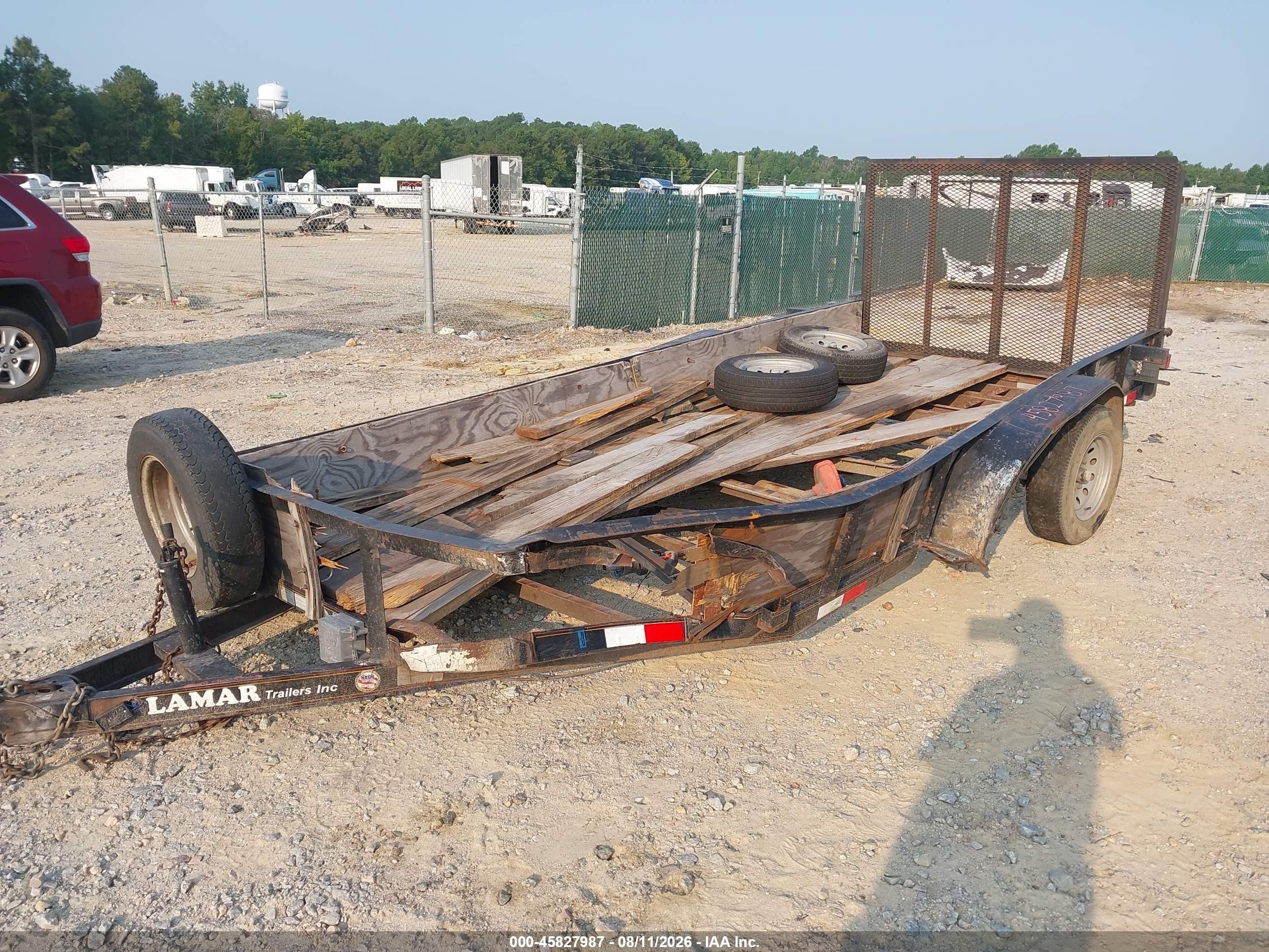 2007 Lamar Trailer VIN 5RVSL16217M001682 IAAI salvage auction — Side, Salvage (North Carolina), sold $100 on 2026-09-30 (photo 6)