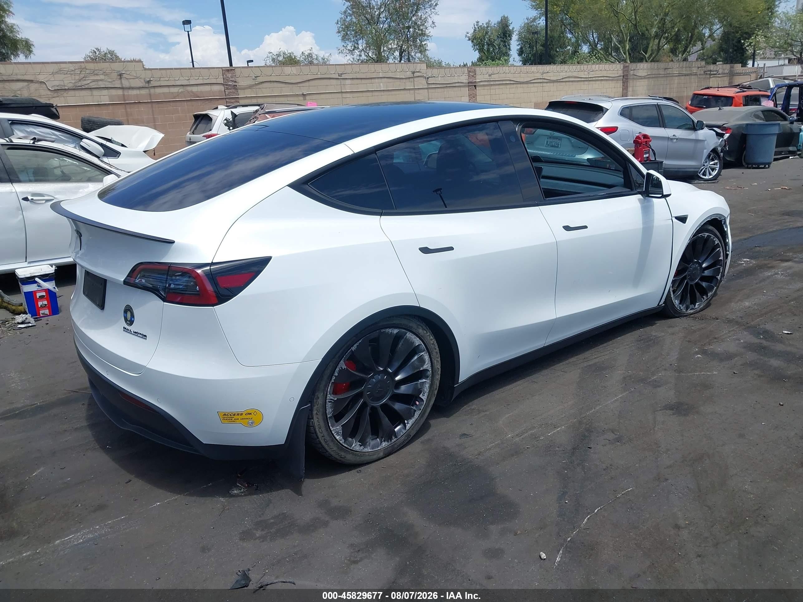 2022 Tesla Model Y VIN 7SAYGDEF6NF404628 IAAI salvage auction — Side, Salvage Certificate (California), sold $9,400 on 2026-09-13 (photo 4)