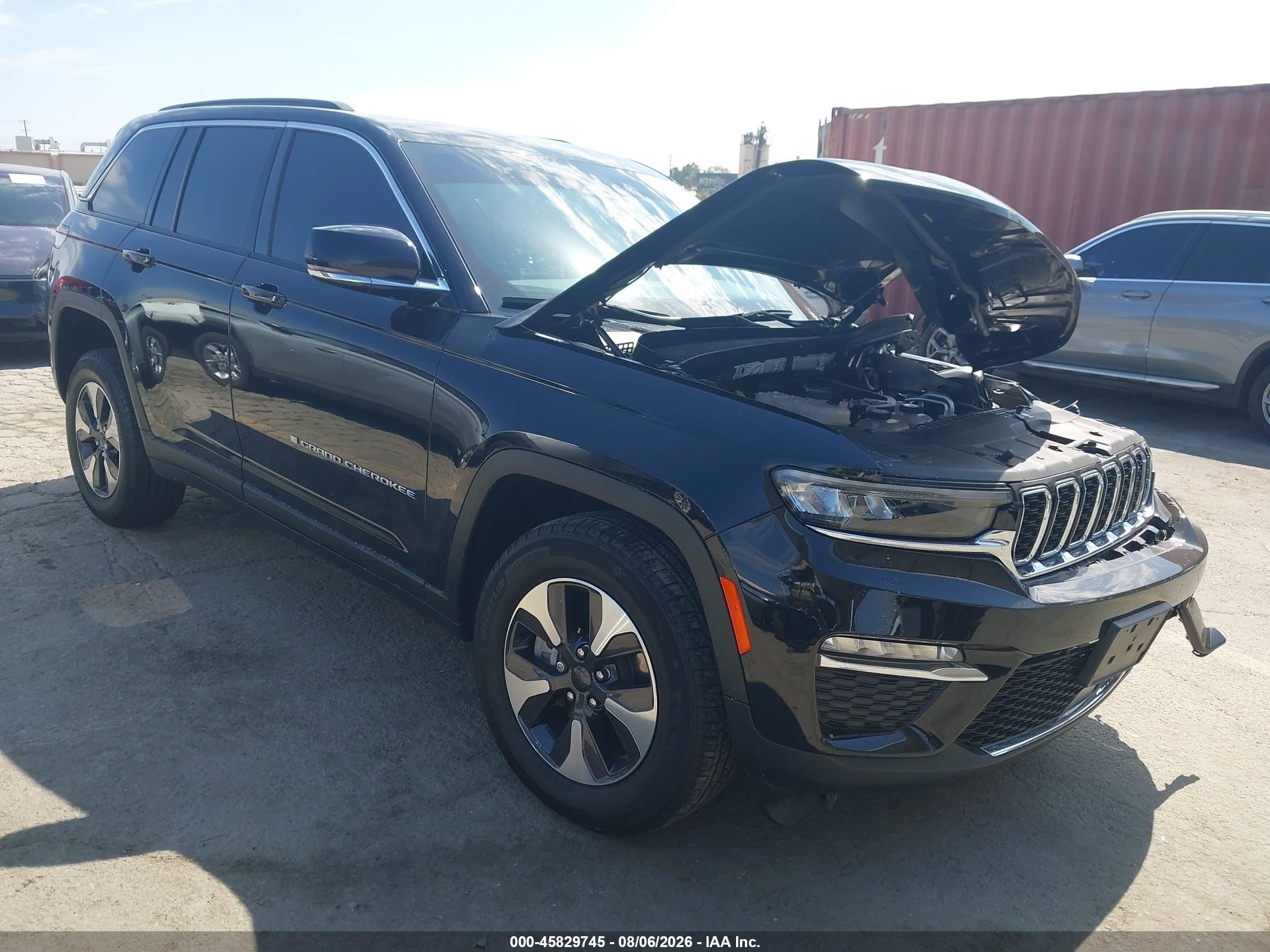 2024 Jeep Grand Cherokee VIN 1C4RJYB65RC107349 — IAAI salvage auction photo