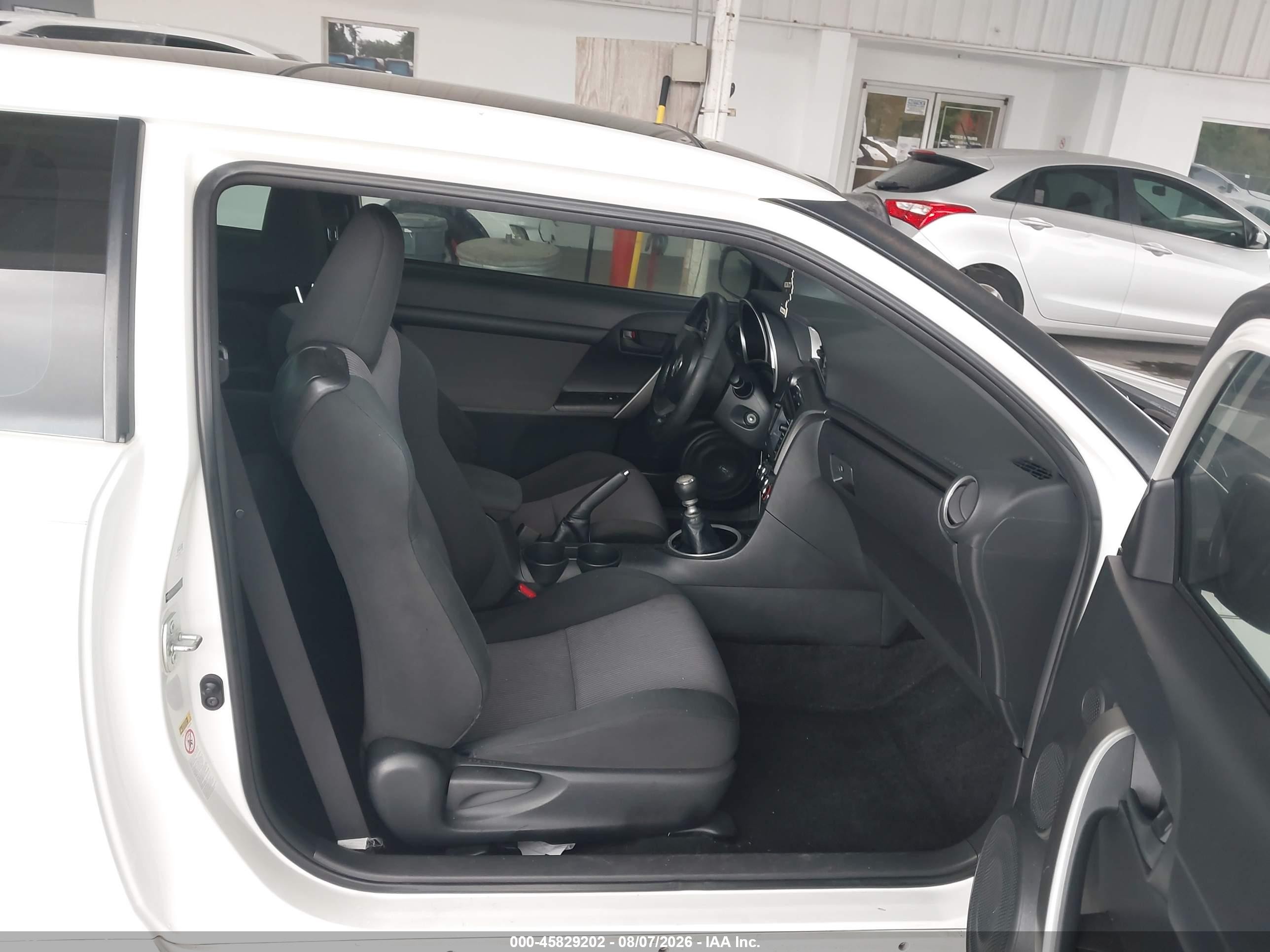 2015 Scion Tc VIN JTKJF5C74F3090570 IAAI salvage auction — Front & Rear, Rebuildable (Florida), sold $625 on 2026-09-02 (photo 5)