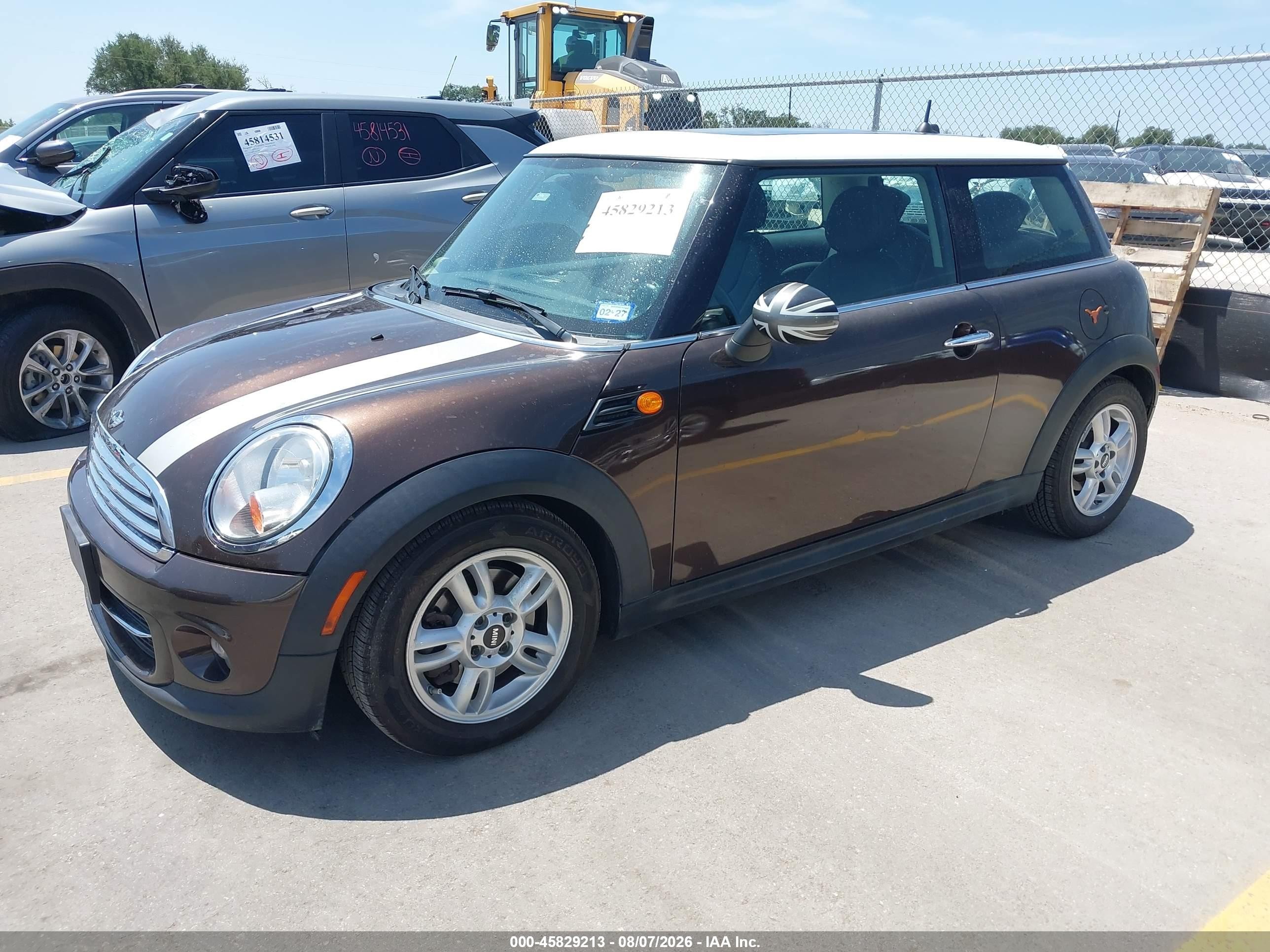 2013 Mini Hardtop VIN WMWSU3C56DT545580 IAAI salvage auction — Unknown, Salvage (Texas), sold $800 on 2026-09-23 (photo 2)