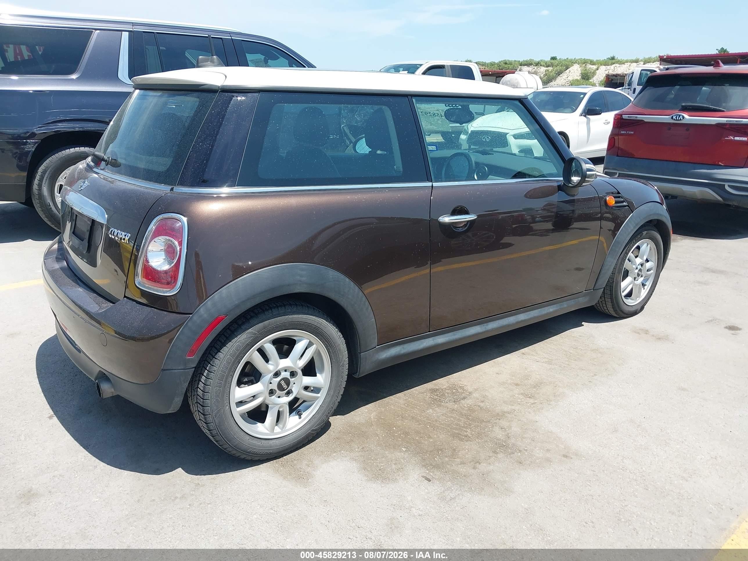 2013 Mini Hardtop VIN WMWSU3C56DT545580 IAAI salvage auction — Unknown, Salvage (Texas), sold $800 on 2026-09-23 (photo 4)
