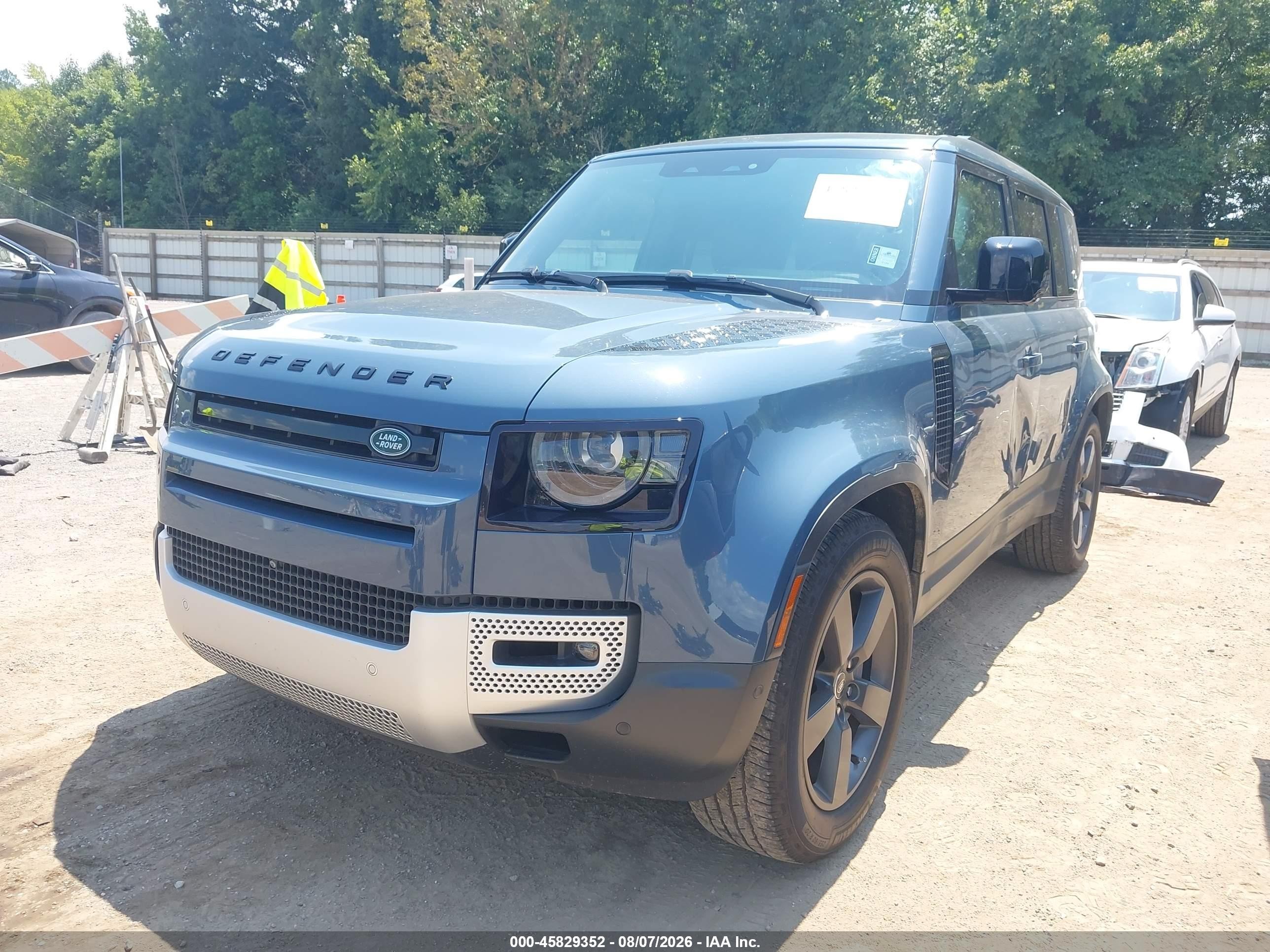 2023 Land Rover Defender VIN SALEPEEU6P2191781 IAAI salvage auction — Side, Salvage (Tennessee), sold $29,750 on 2026-08-20 (photo 2)
