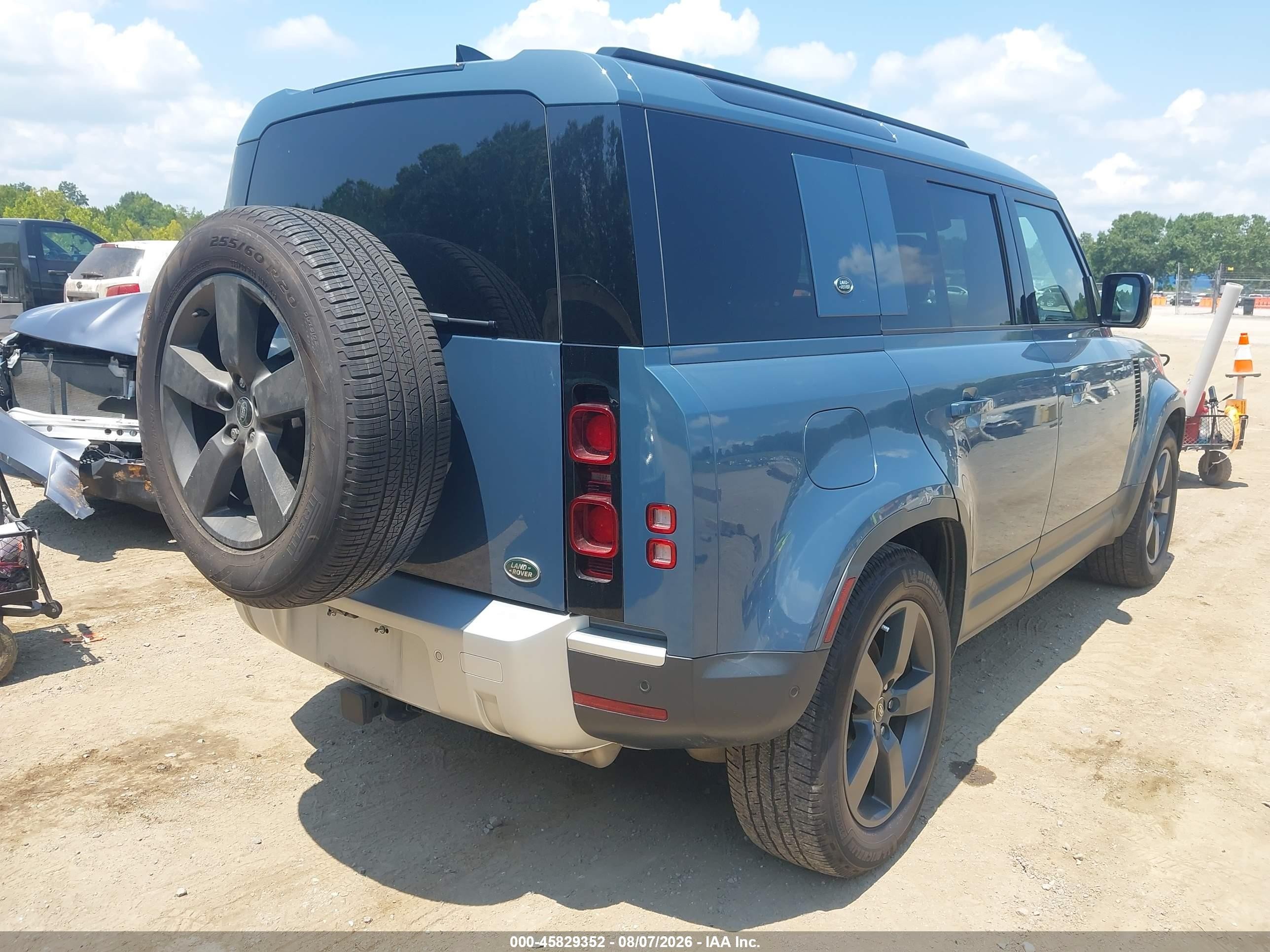 2023 Land Rover Defender VIN SALEPEEU6P2191781 IAAI salvage auction — Side, Salvage (Tennessee), sold $29,750 on 2026-08-20 (photo 4)