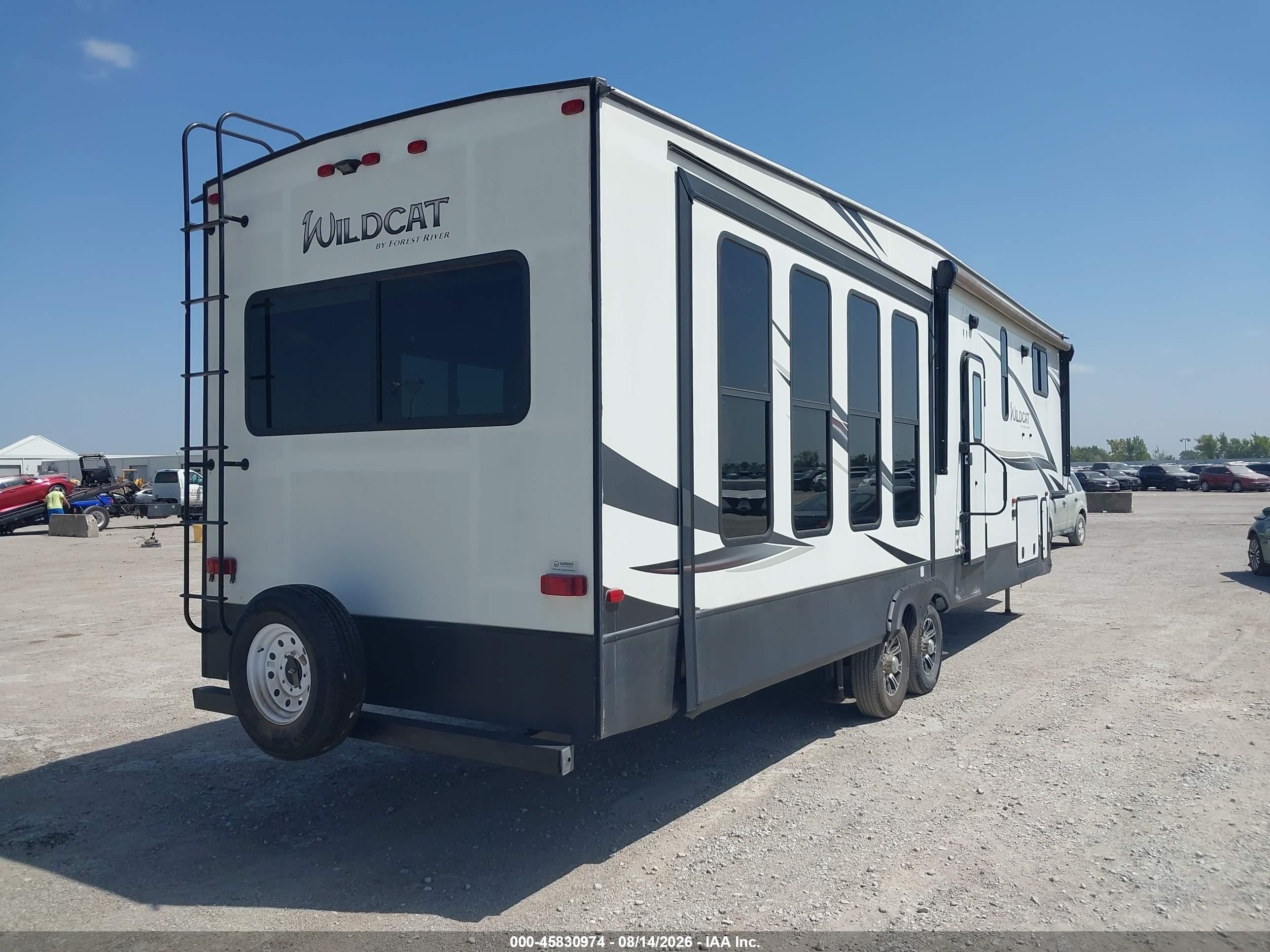 2020 Forest River Wildcat VIN 5ZT3WCZBXLG003273 IAAI salvage auction — Side, Salvage (Texas), sold $8,100 on 2026-09-18 (photo 4)