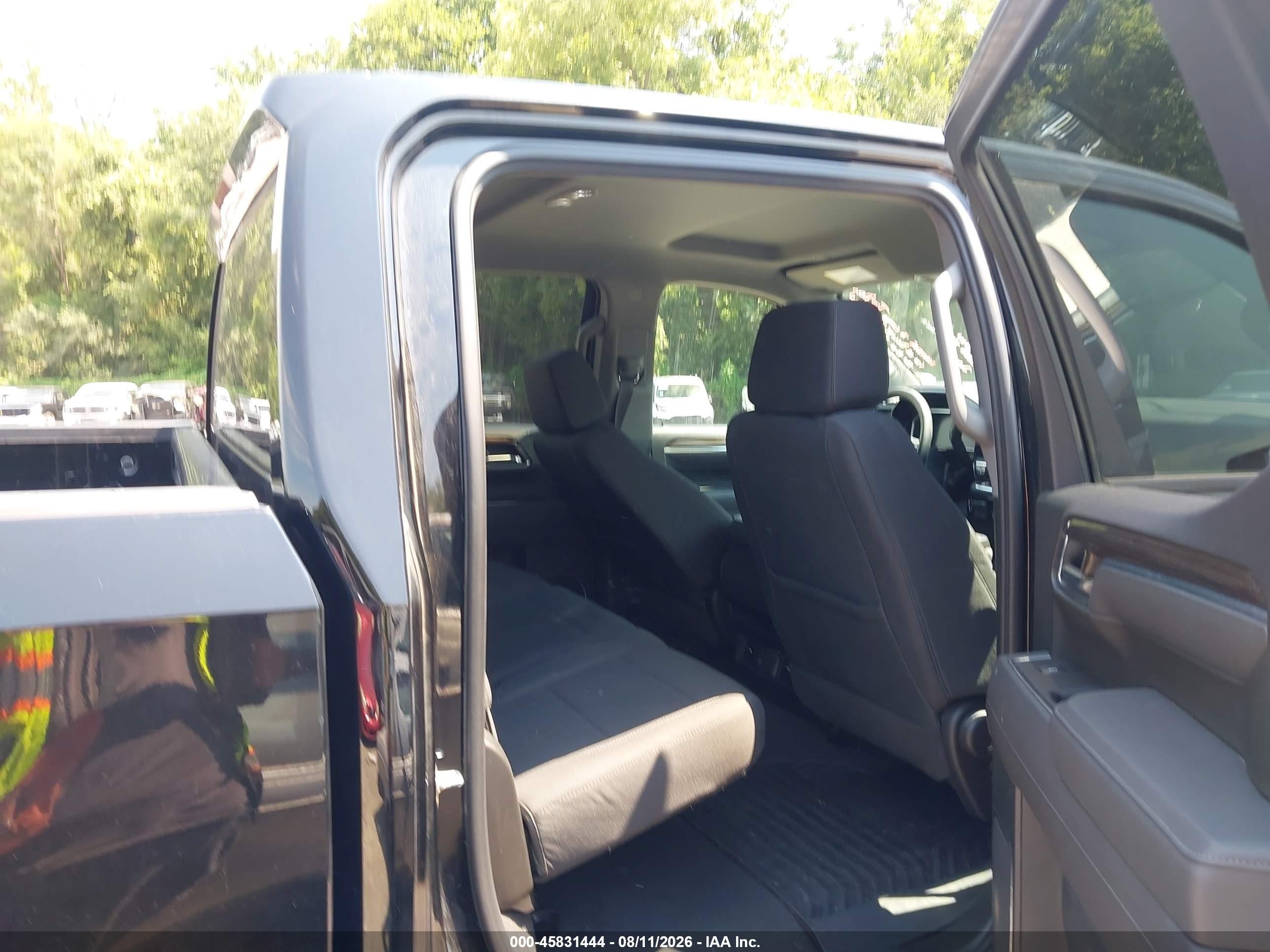 2026 Chevrolet Silverado 1500 VIN 1GCUKEED7TZ178296 IAAI salvage auction — Front End, Enterprise Vehicles Clear Only (Kansas), sold $34,500 on 2026-08-12 (photo 8)