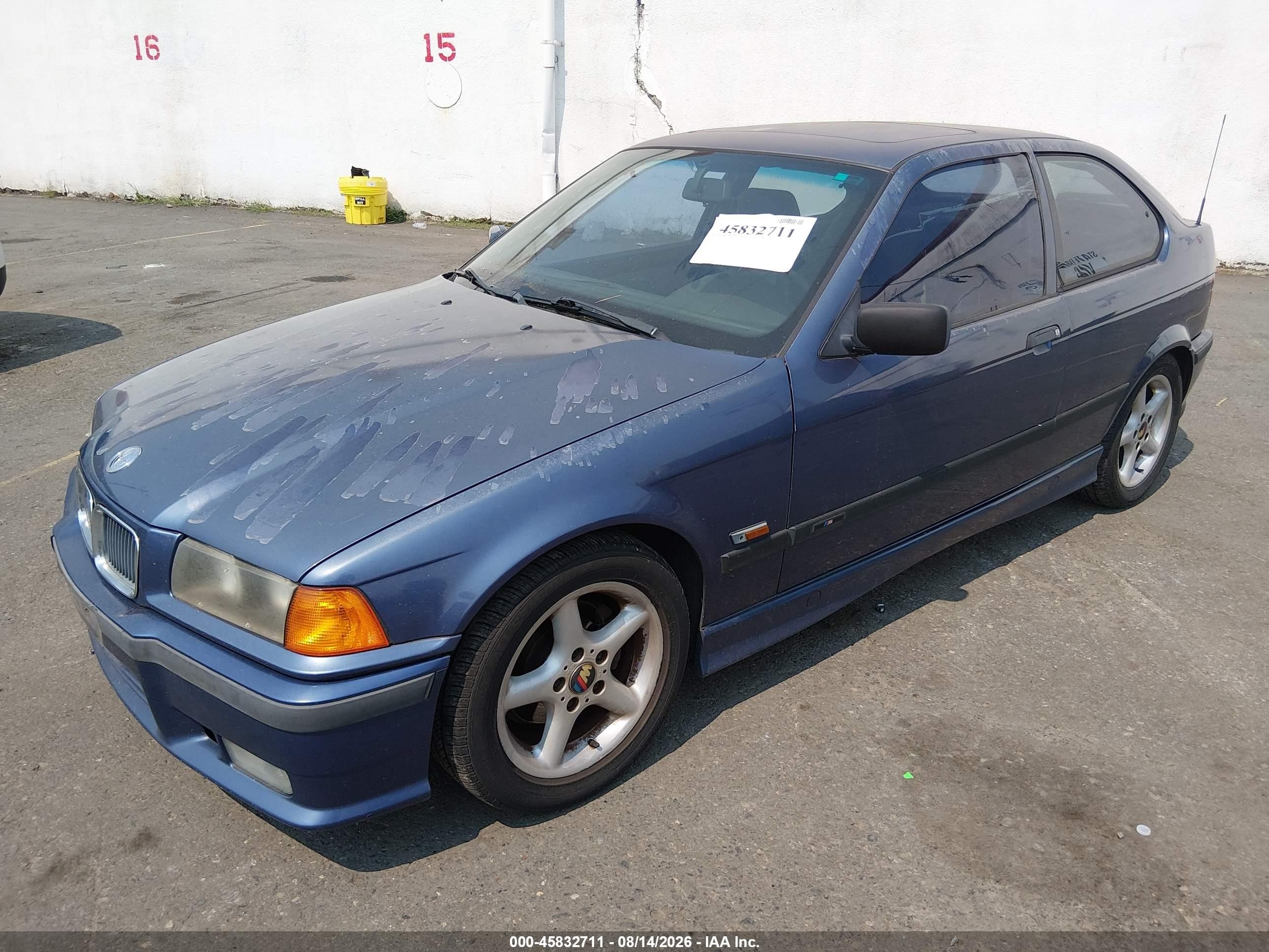 1996 BMW 3 series VIN WBACG8321TAU36405 IAAI salvage auction — Normal Wear, Clear-Dealer Only (Oregon), sold $325 on 2026-08-27 (photo 2)