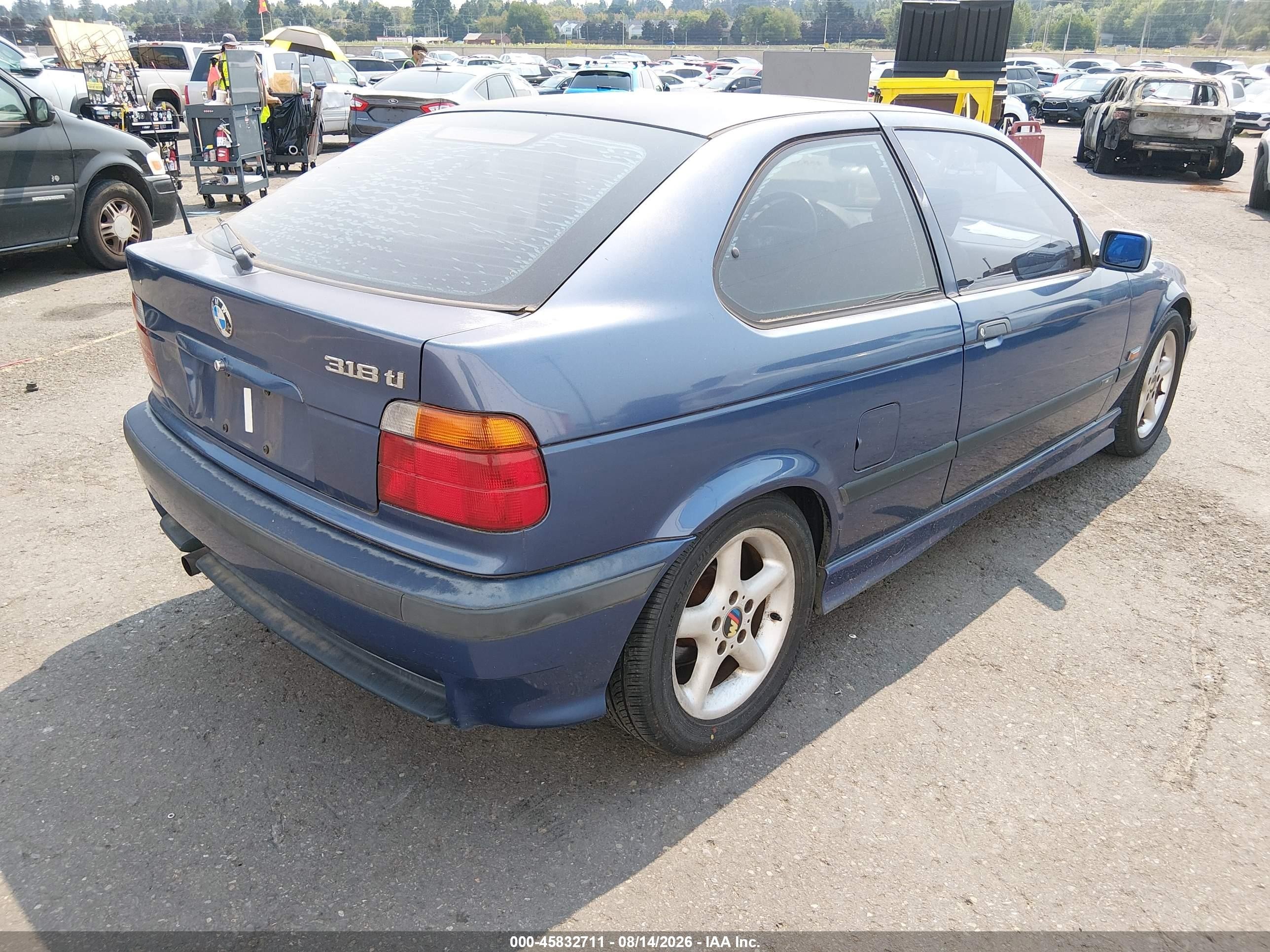 1996 BMW 3 series VIN WBACG8321TAU36405 IAAI salvage auction — Normal Wear, Clear-Dealer Only (Oregon), sold $325 on 2026-08-27 (photo 4)