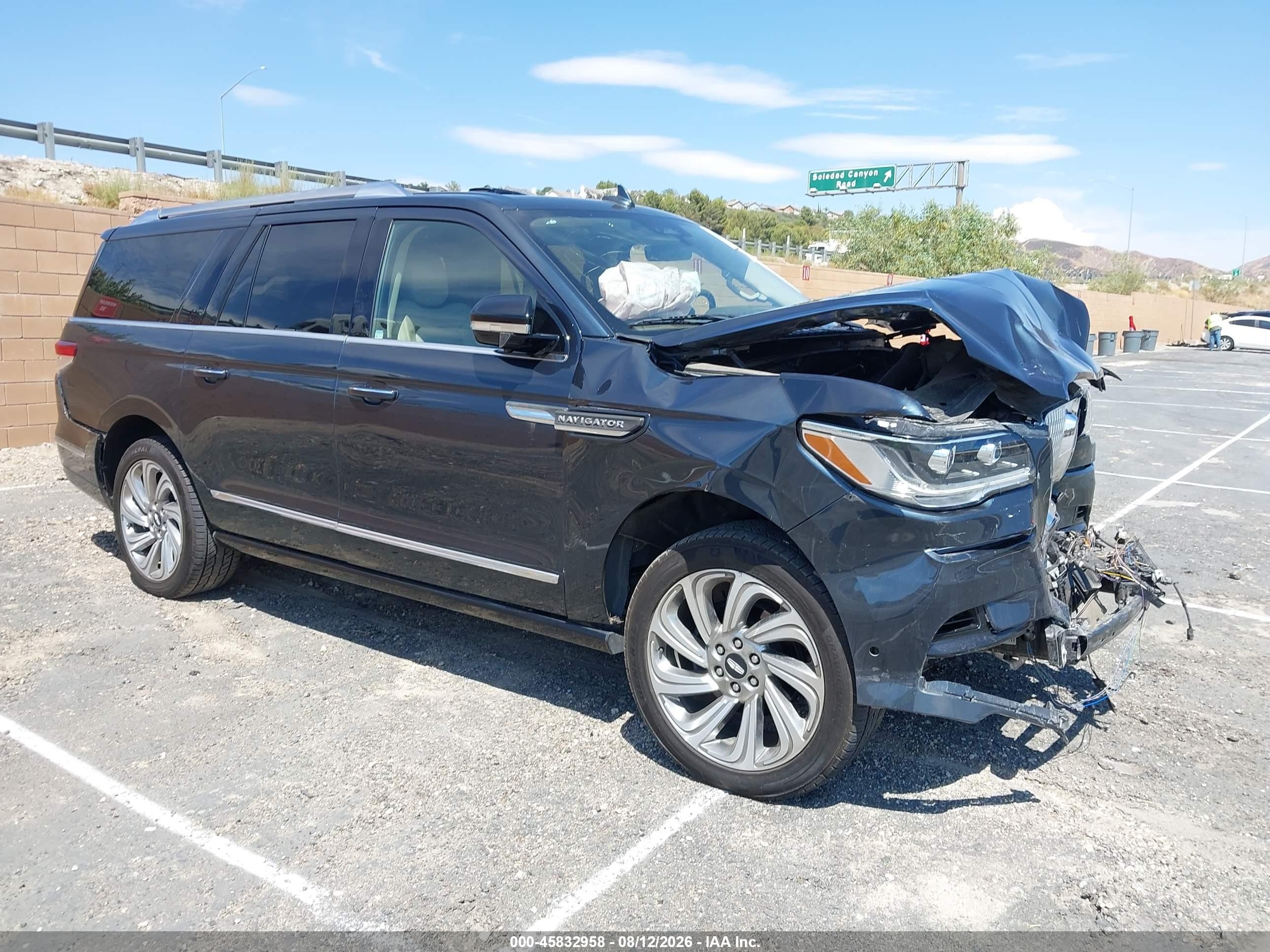 2024 Lincoln Navigator VIN 5LMJJ3LG8REL13995 — IAAI salvage auction photo