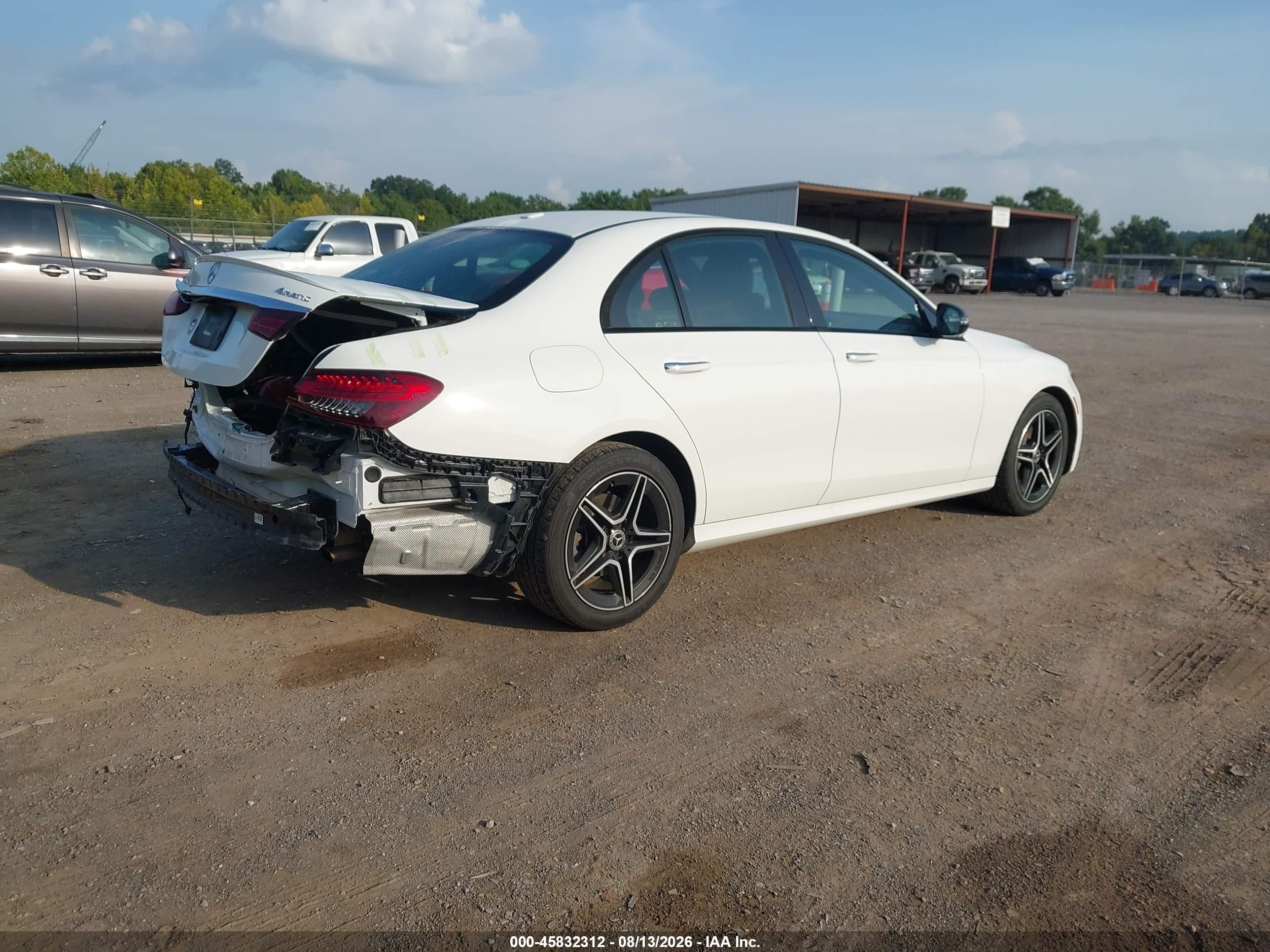 2021 Mercedes-Benz E-Class VIN W1KZF8EB1MA930607 IAAI salvage auction — Rear End, Clear (Tennessee), sold $18,300 on 2026-09-02 (photo 4)