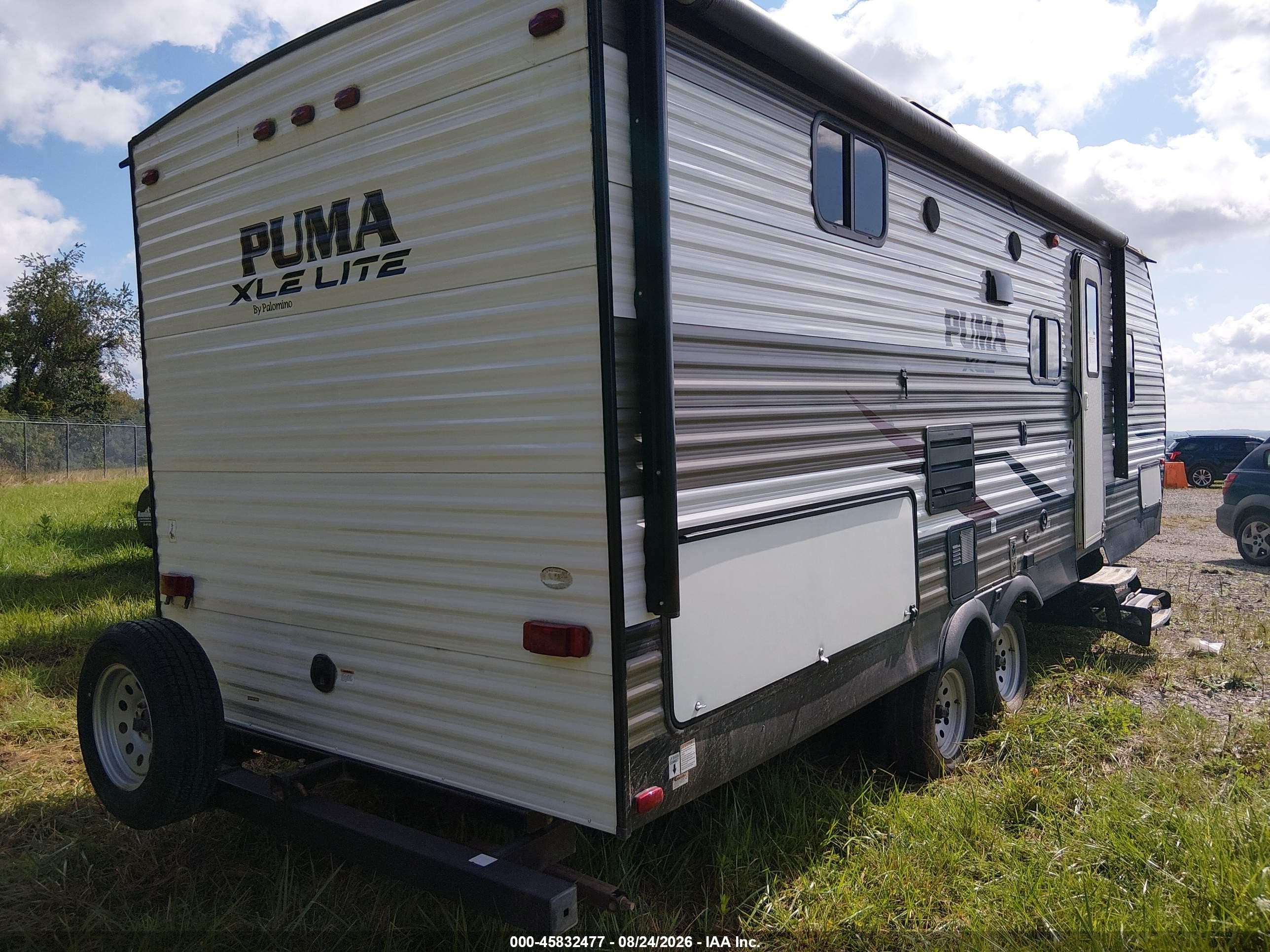 2019 Palomino Puma VIN 5ZT2PUNB8K4002823 IAAI salvage auction — Water/Flood, Salvage (West Virginia), sold $2,375 on 2026-10-07 (photo 4)