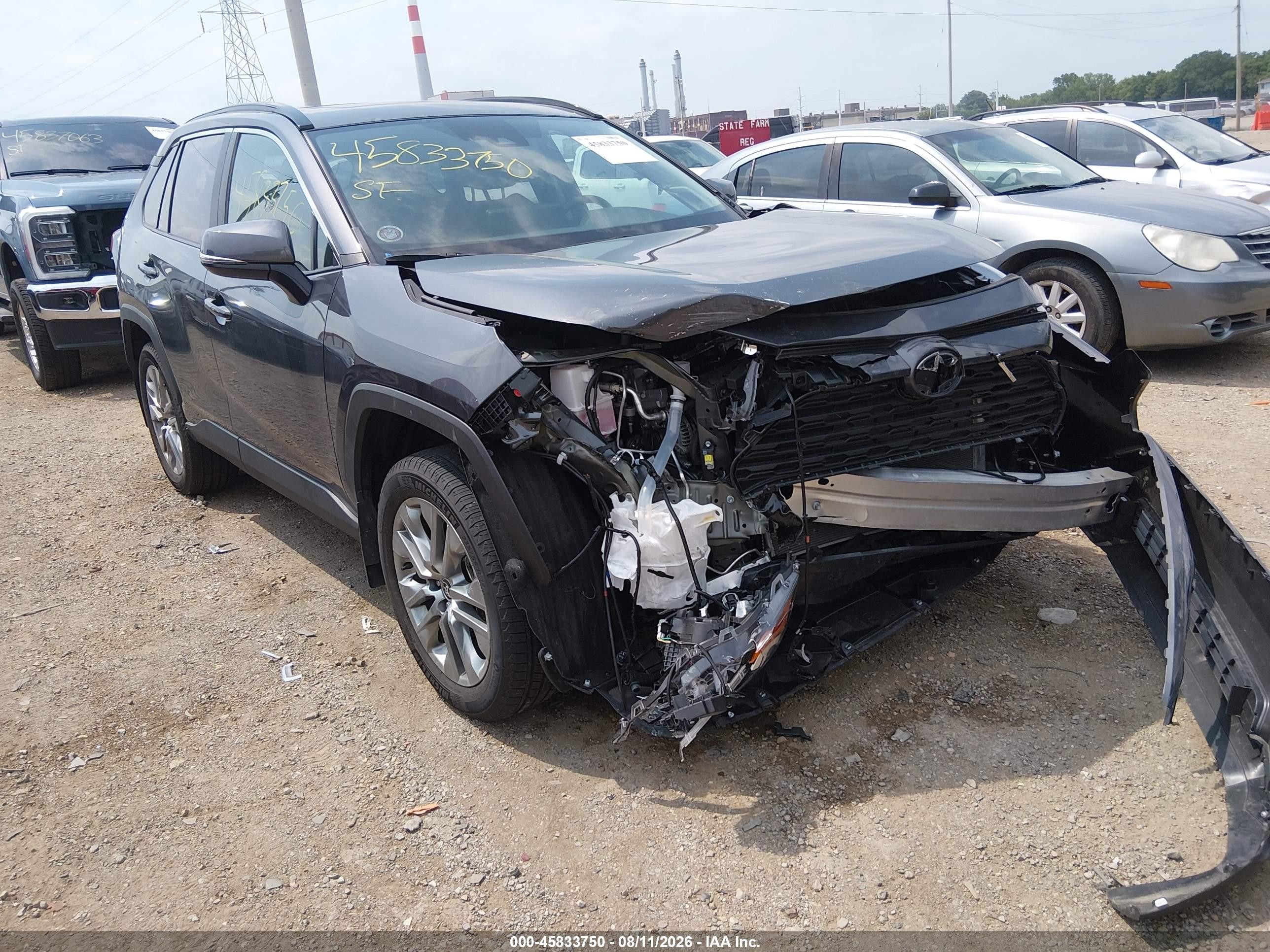 2025 Toyota RAV4 VIN 2T3A1RFVXSW561118 — IAAI salvage auction photo