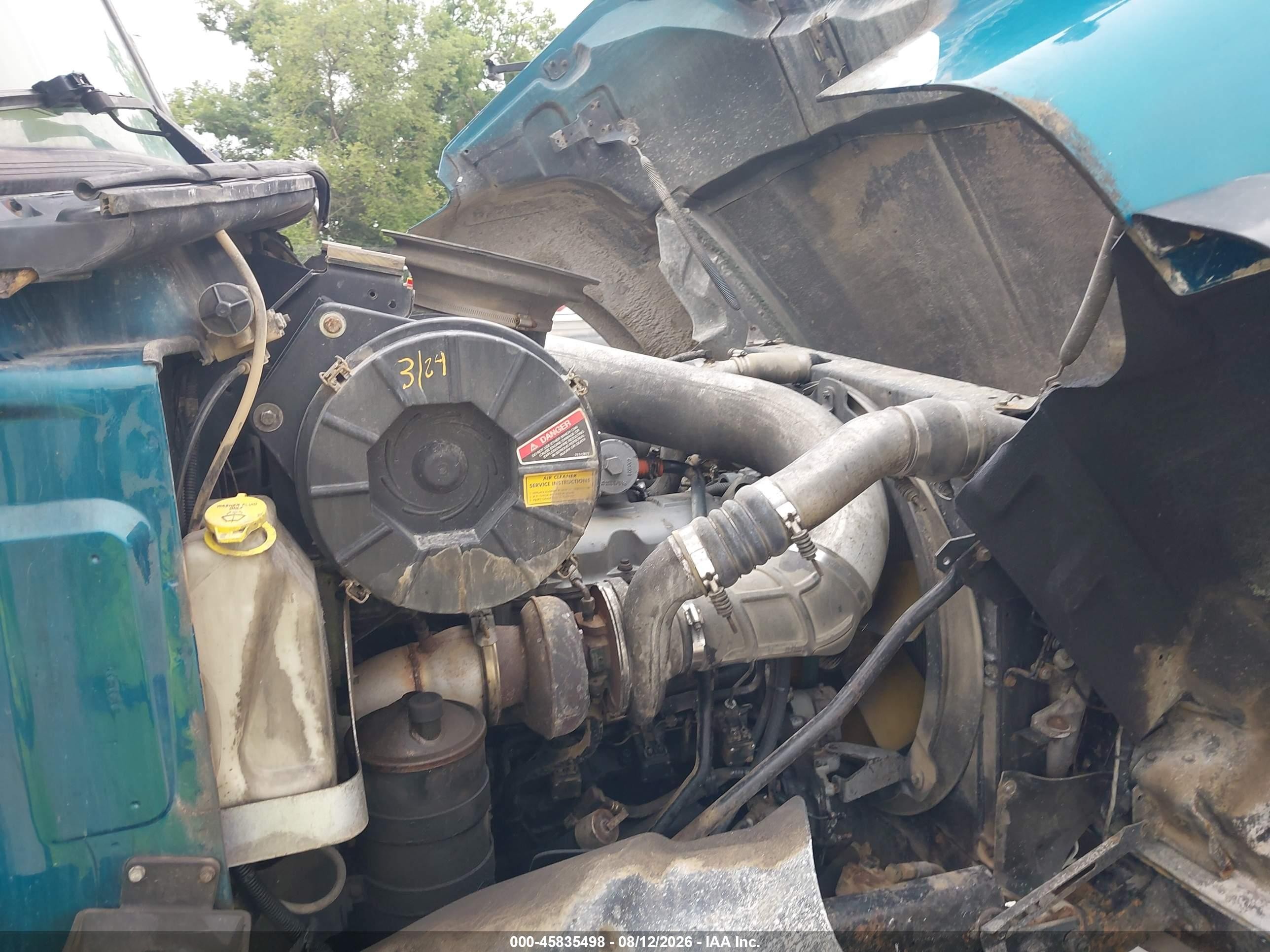 2005 Mack 700 cv700 VIN 1M2AG10C35M015796 IAAI salvage auction — Front End, Salvage (Wisconsin), sold $8,600 on 2026-09-02 (photo 9)