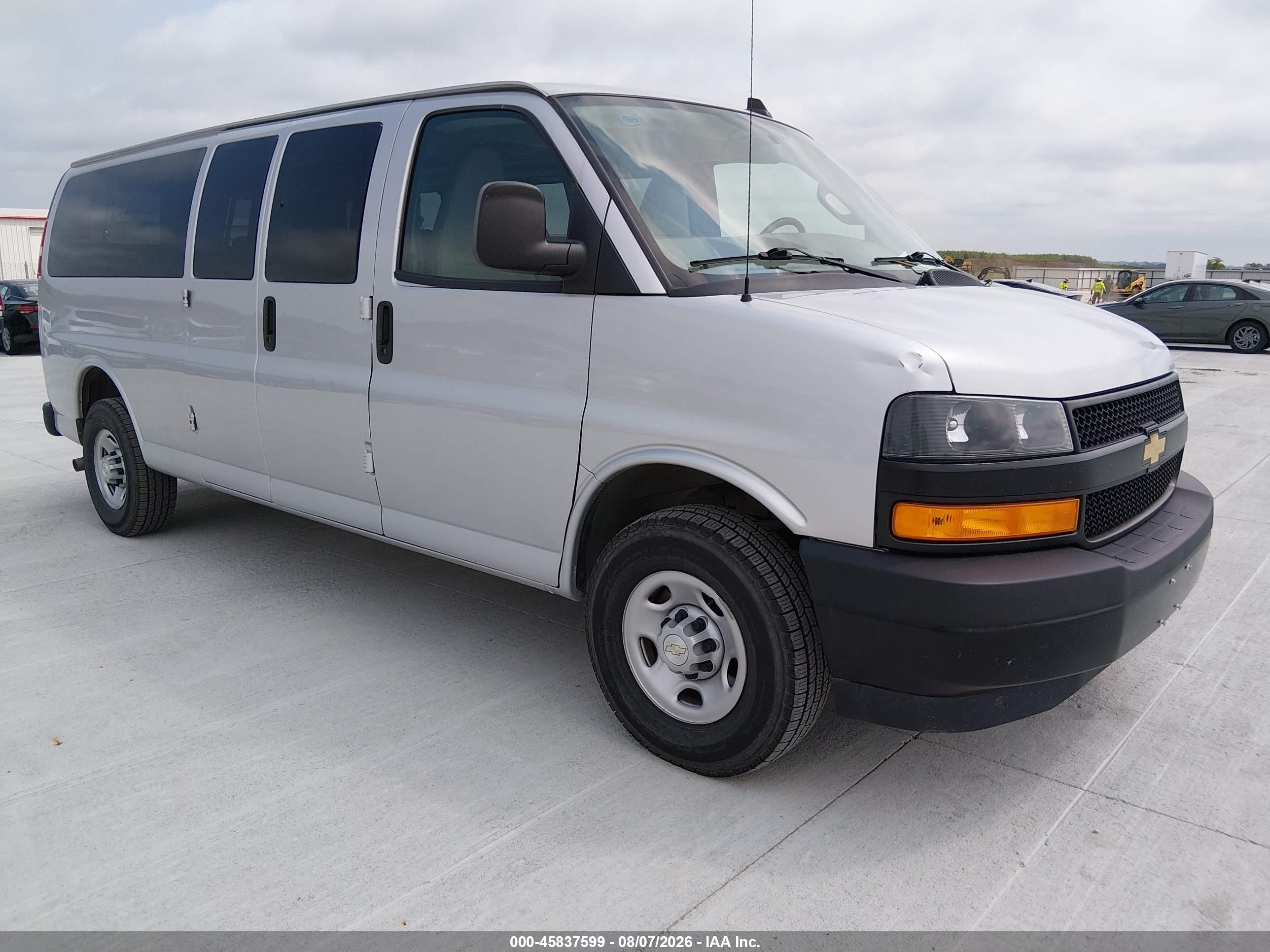2023 Chevrolet Express 2500 VIN 1GAZGNFP4P1111720 — IAAI salvage auction photo