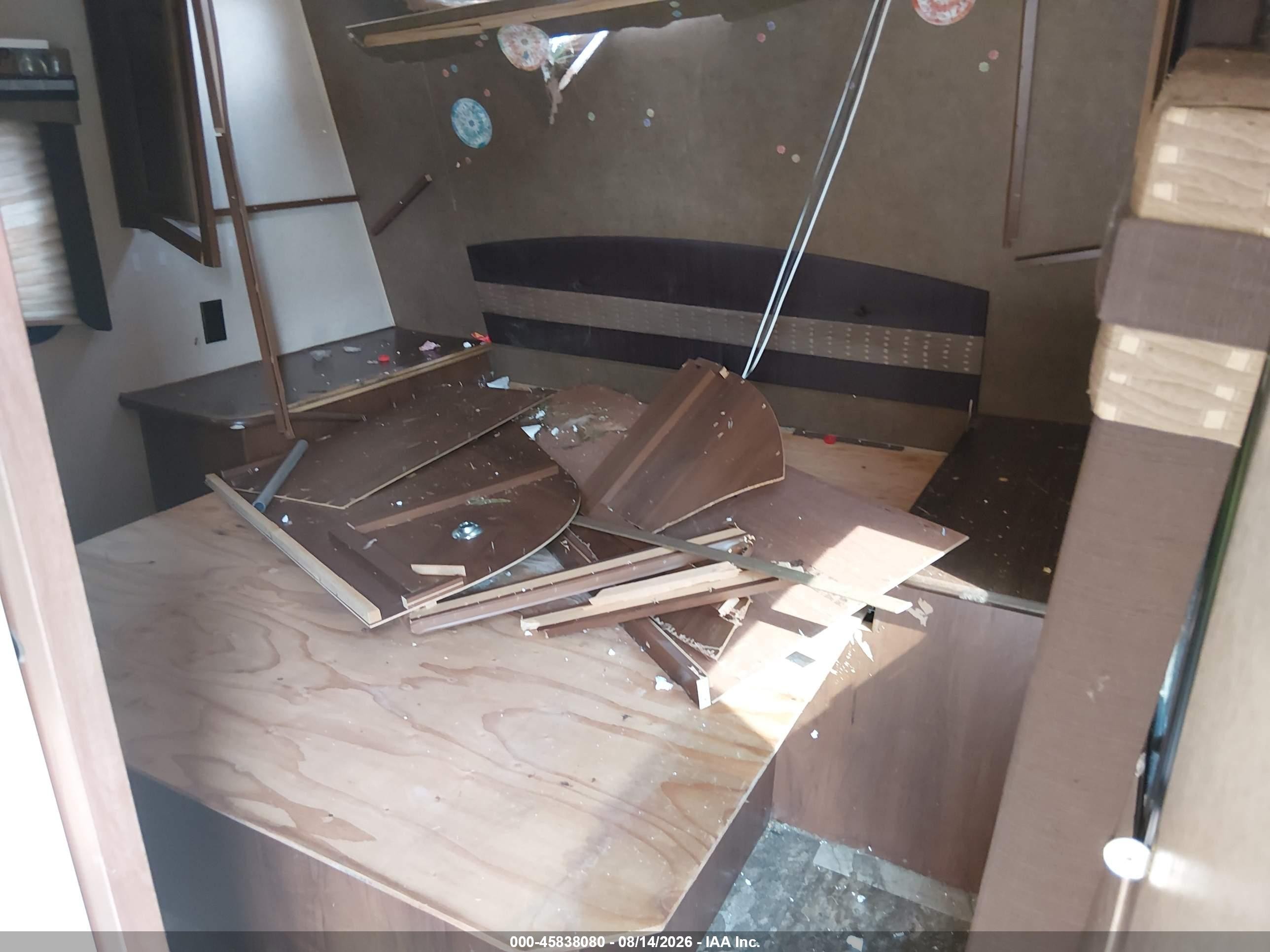 2015 Jayco Jayfl184bh VIN 1UJBJ0BR5F1TC0480 IAAI salvage auction — Front End, Salvage - Greater Than 75% (Maryland), sold $100 on 2026-09-14 (photo 8)